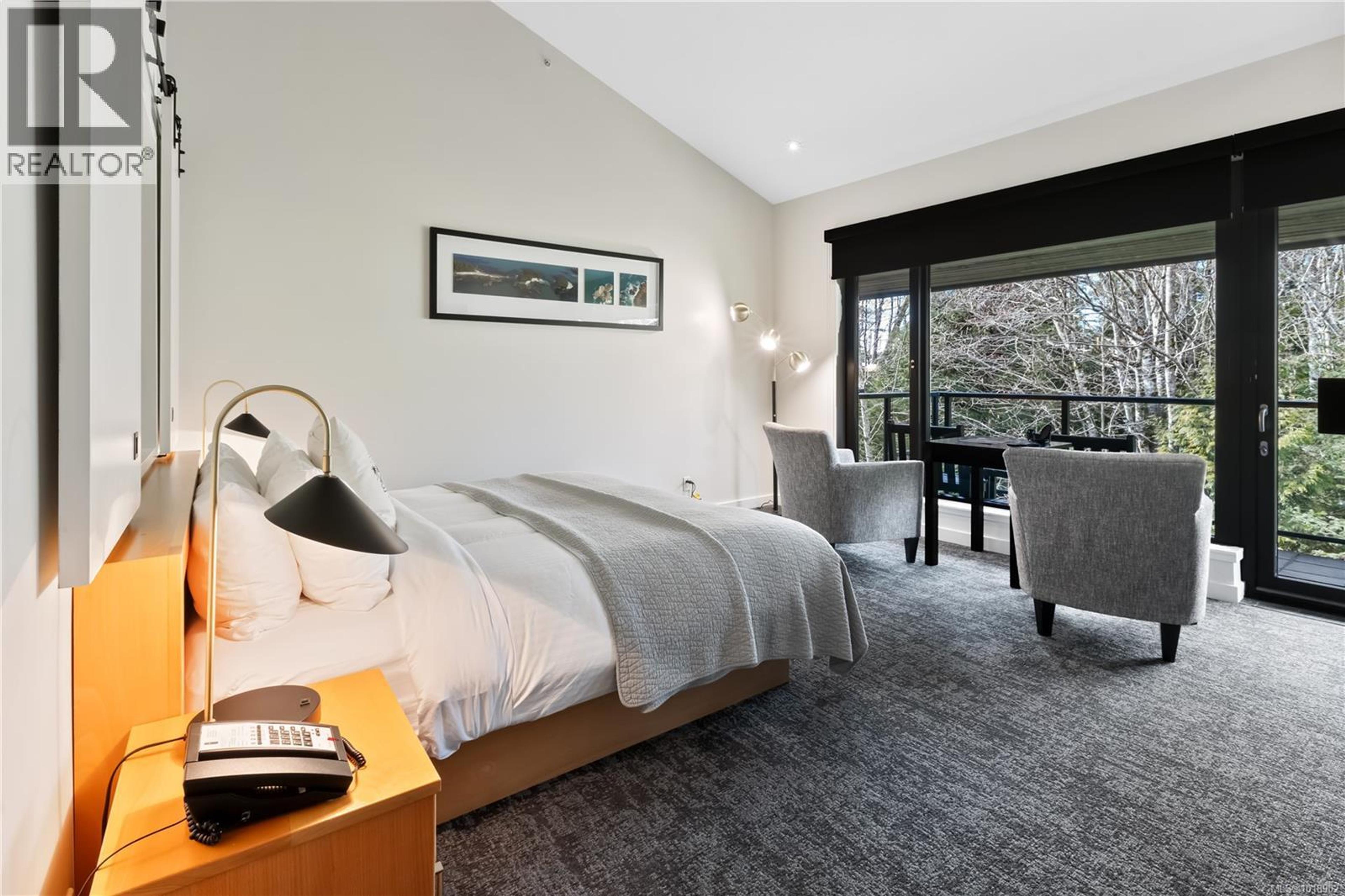 #424 596 MARINE DR - Image 1