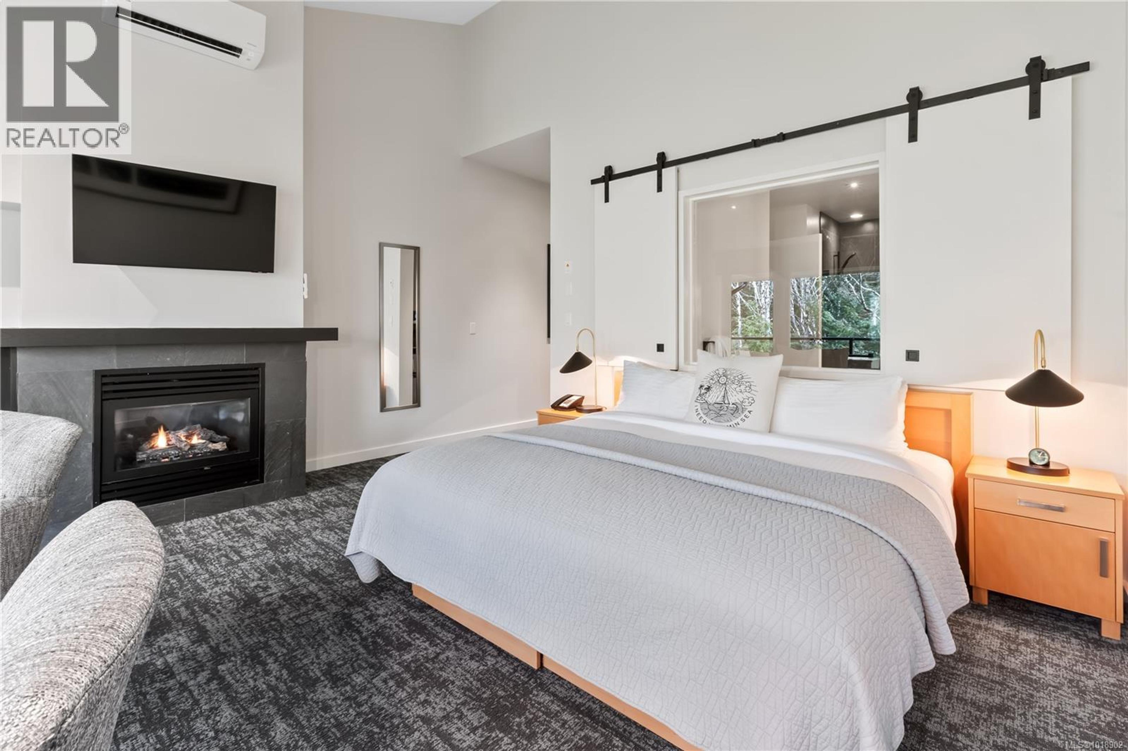 #424 596 MARINE DR - Image 2