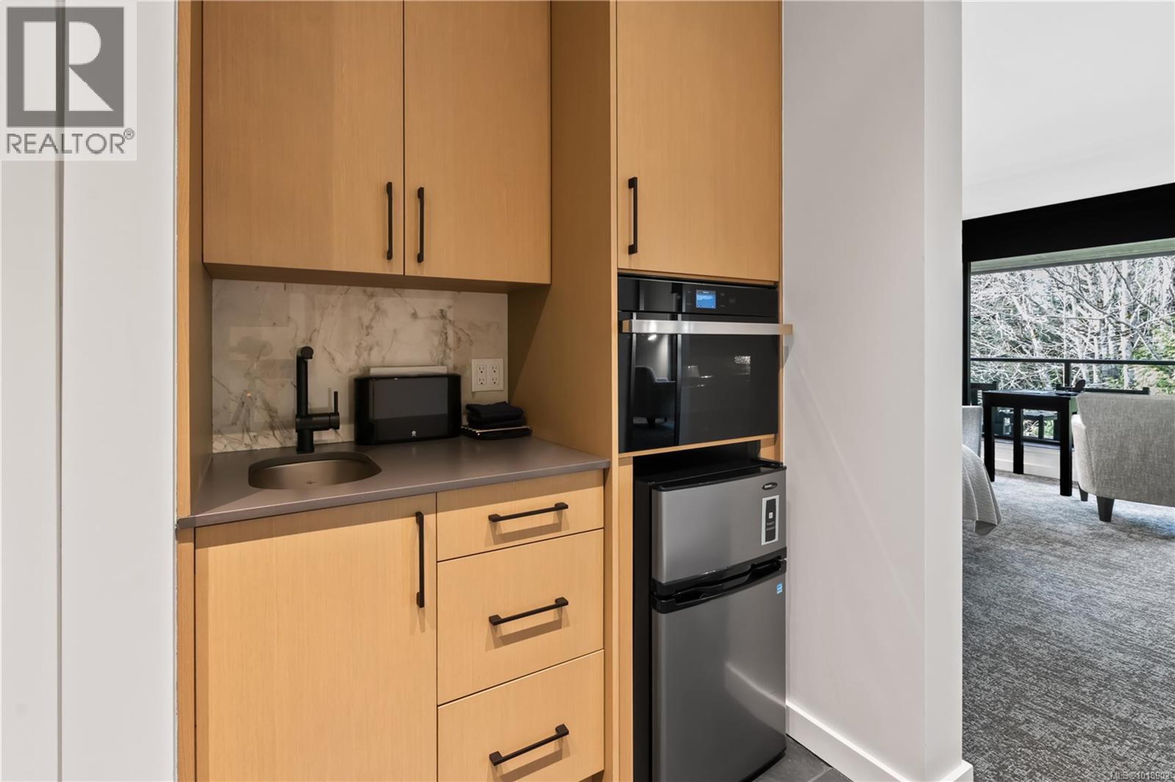 #424 596 MARINE DR - Image 5