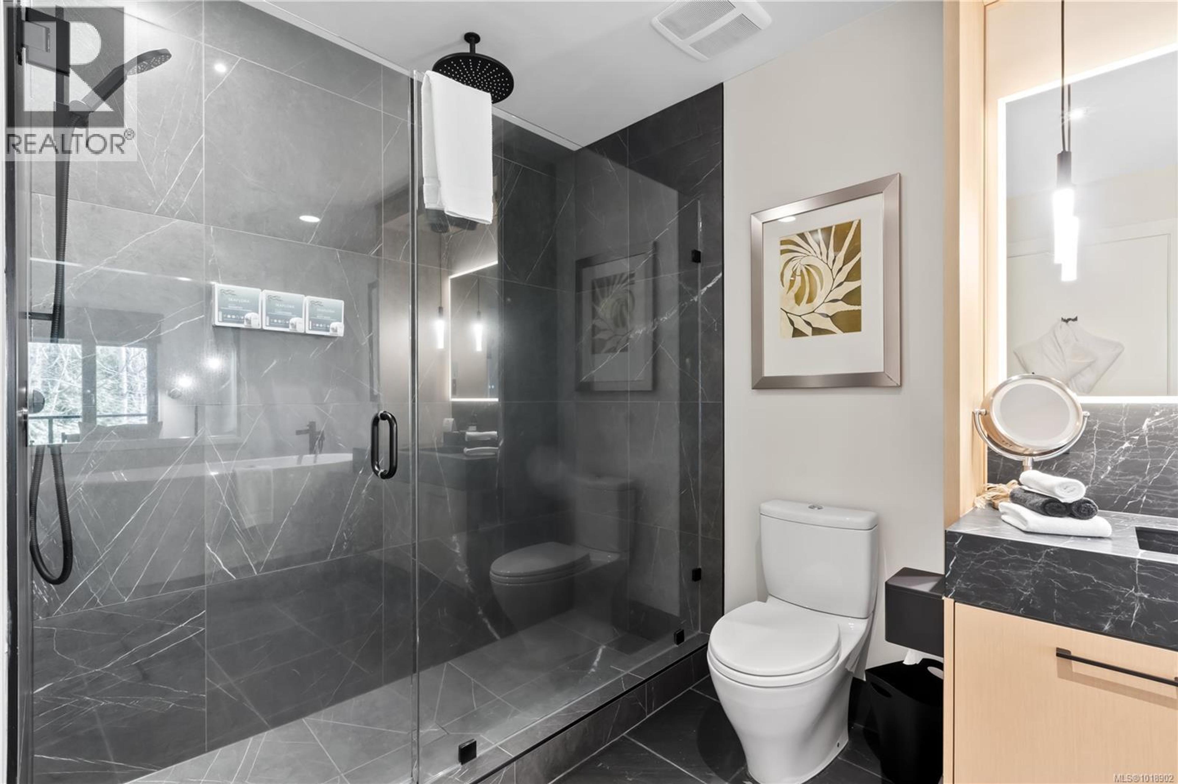 #424 596 MARINE DR - Image 8