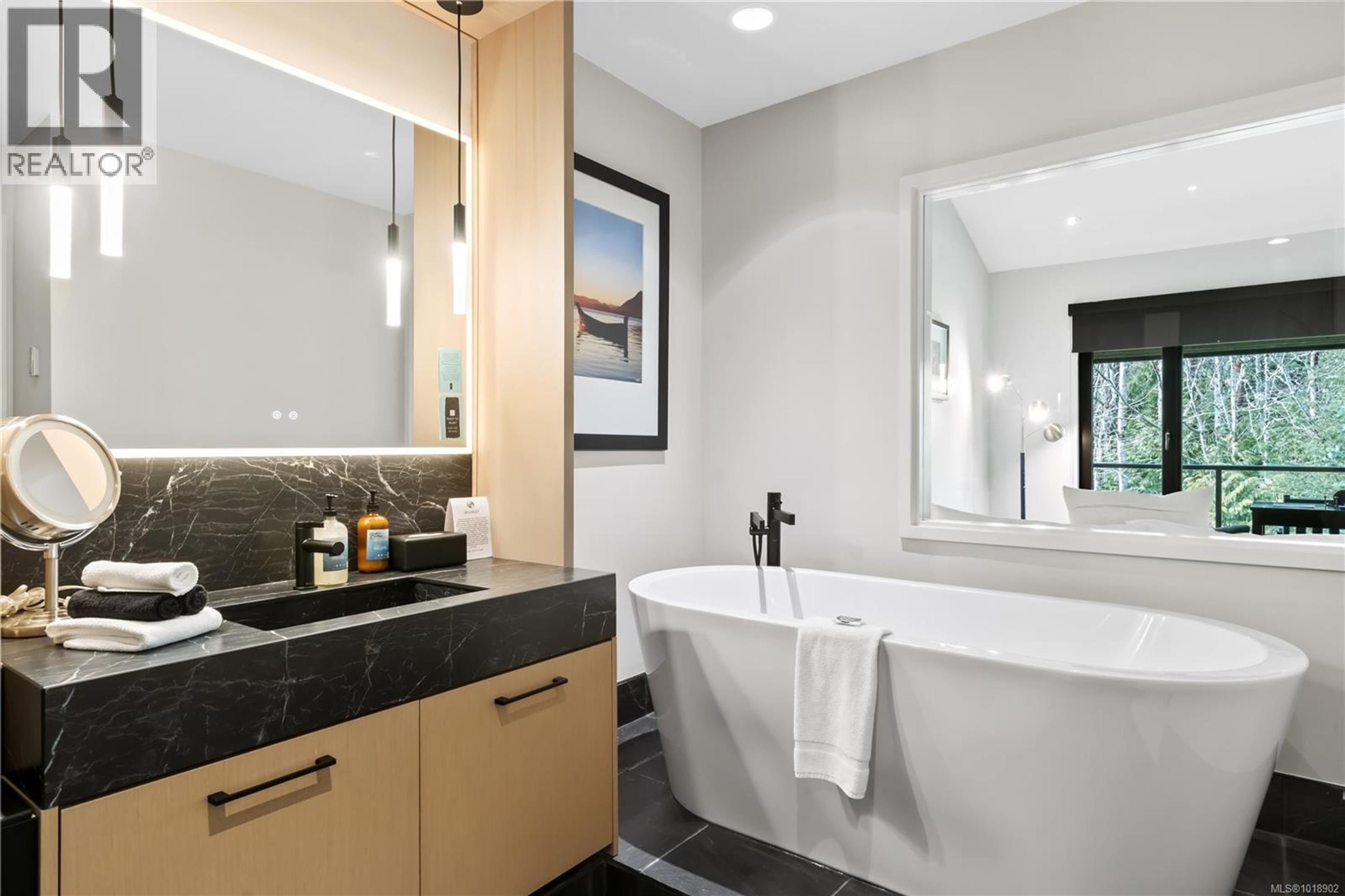 #424 596 MARINE DR - Image 9