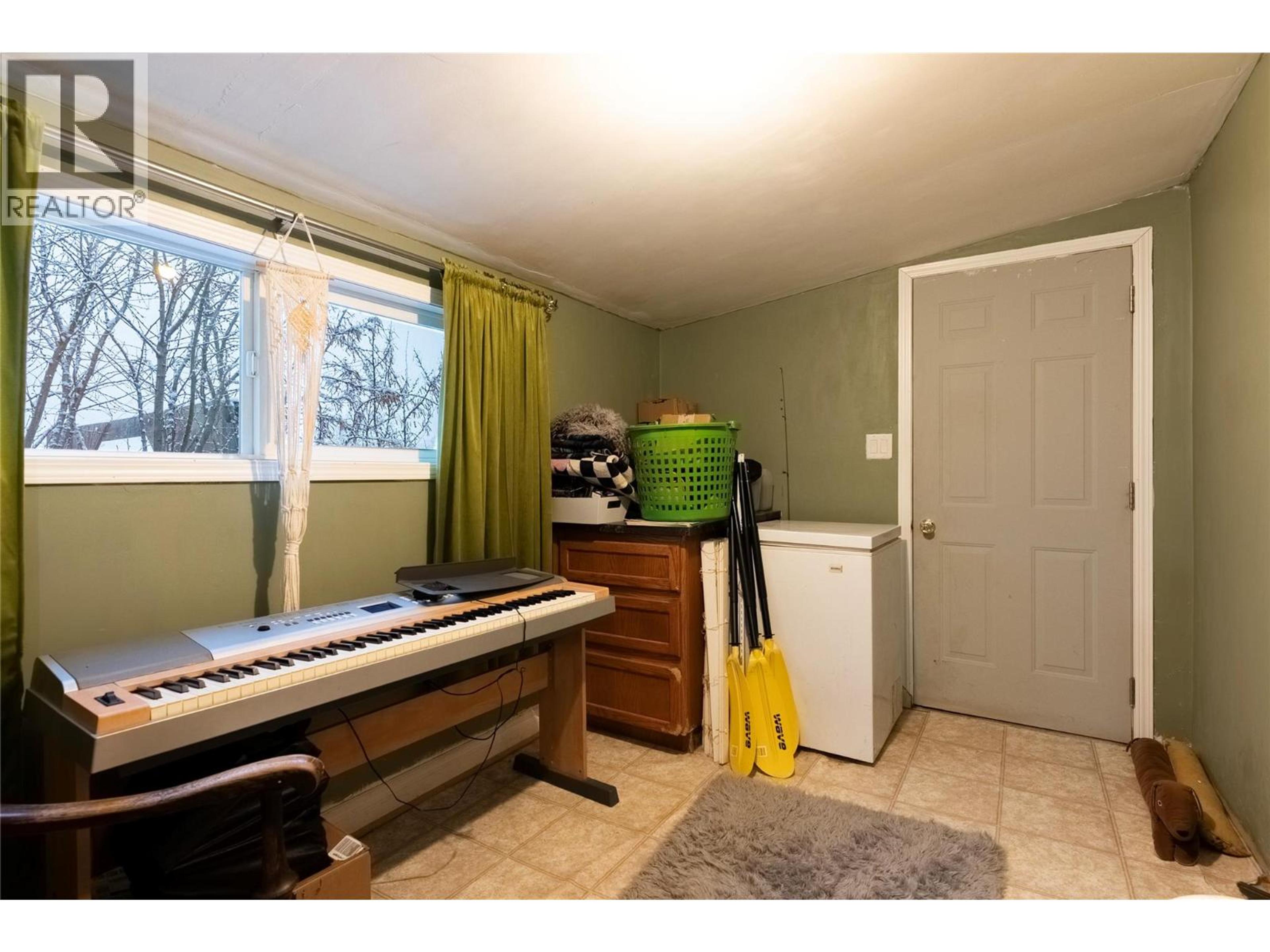 2 TOPAZ CRESCENT - 13