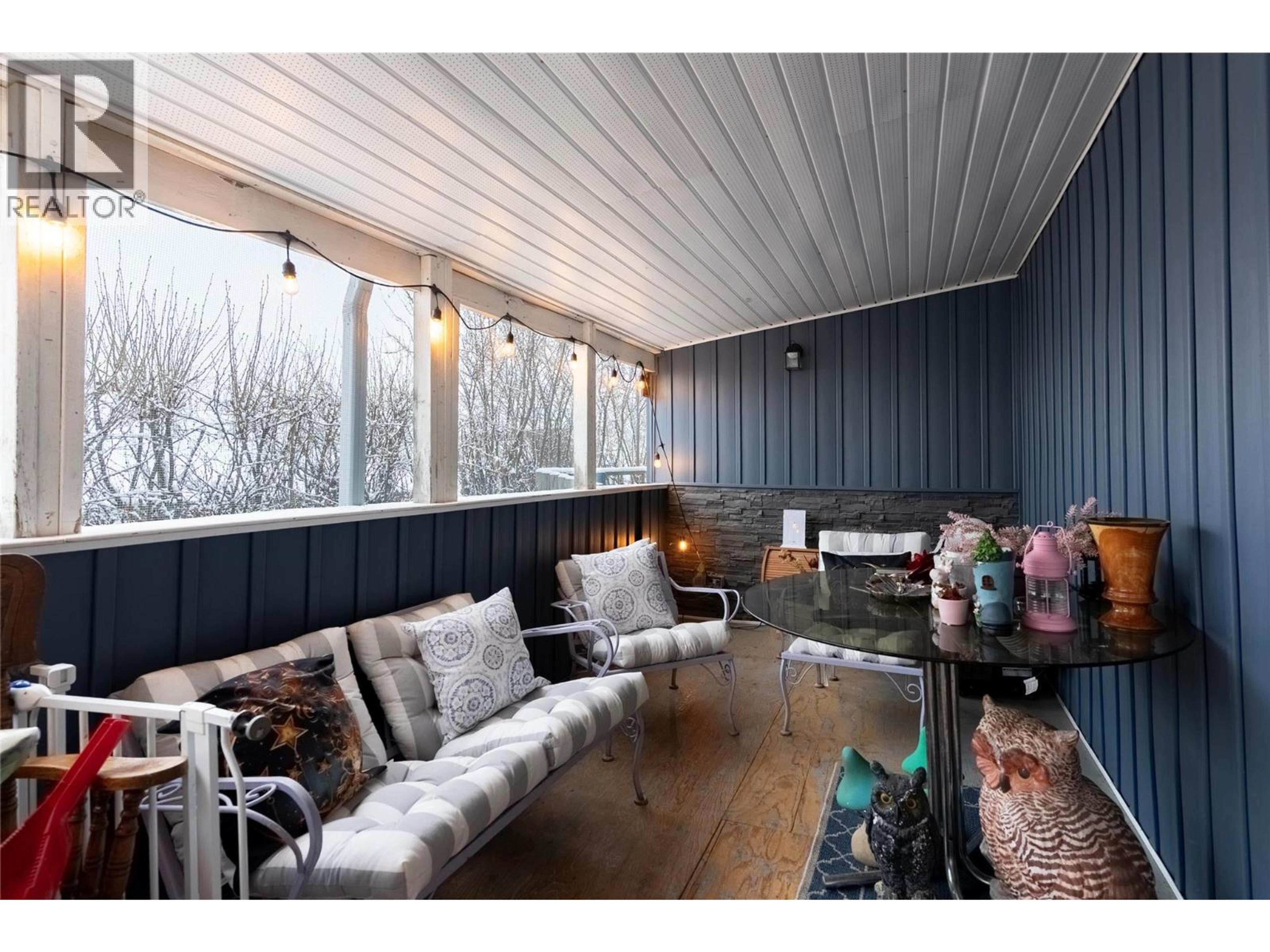 2 TOPAZ CRESCENT - 16