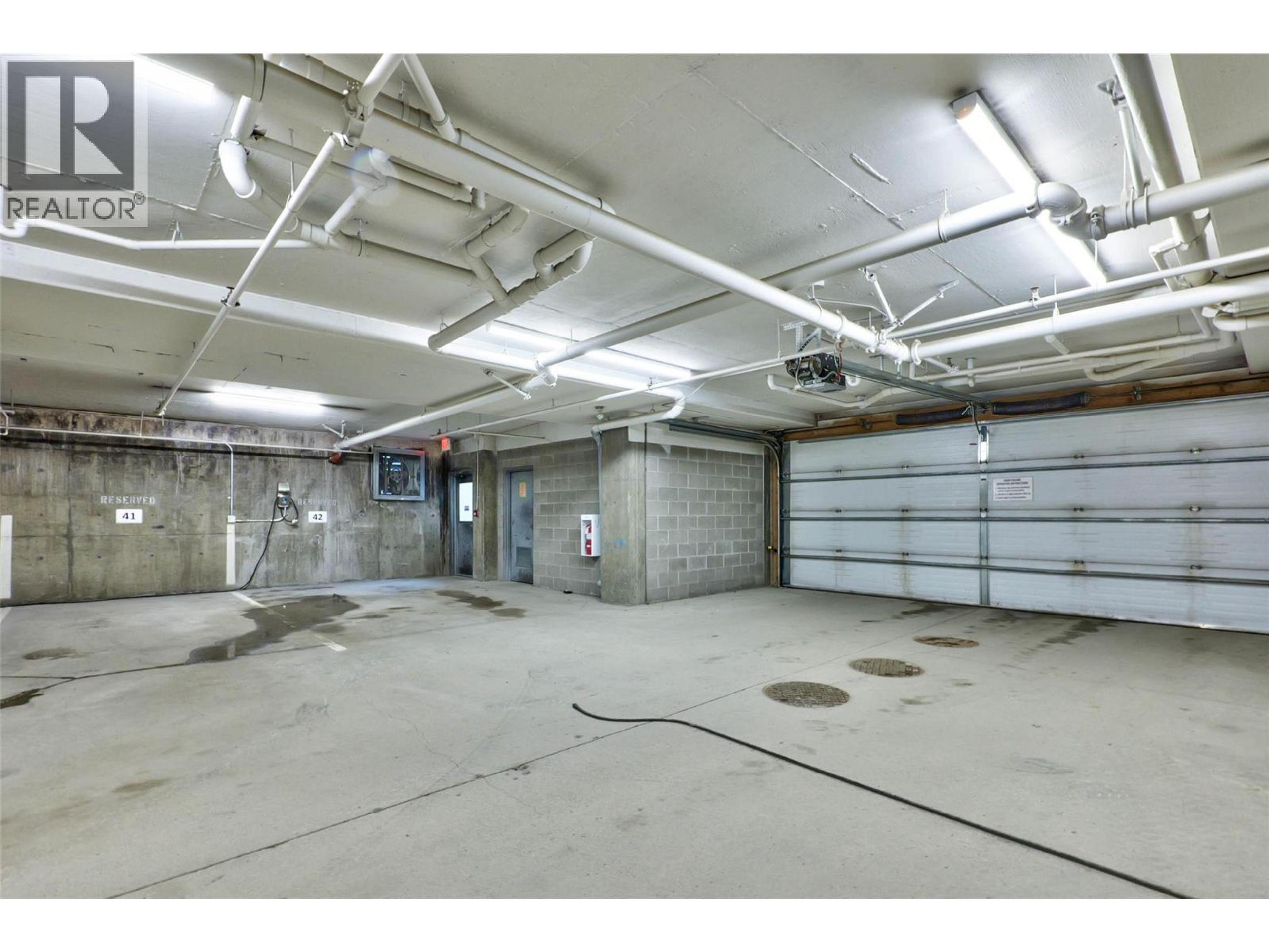 #58 5015 VALLEY DRIVE - 24