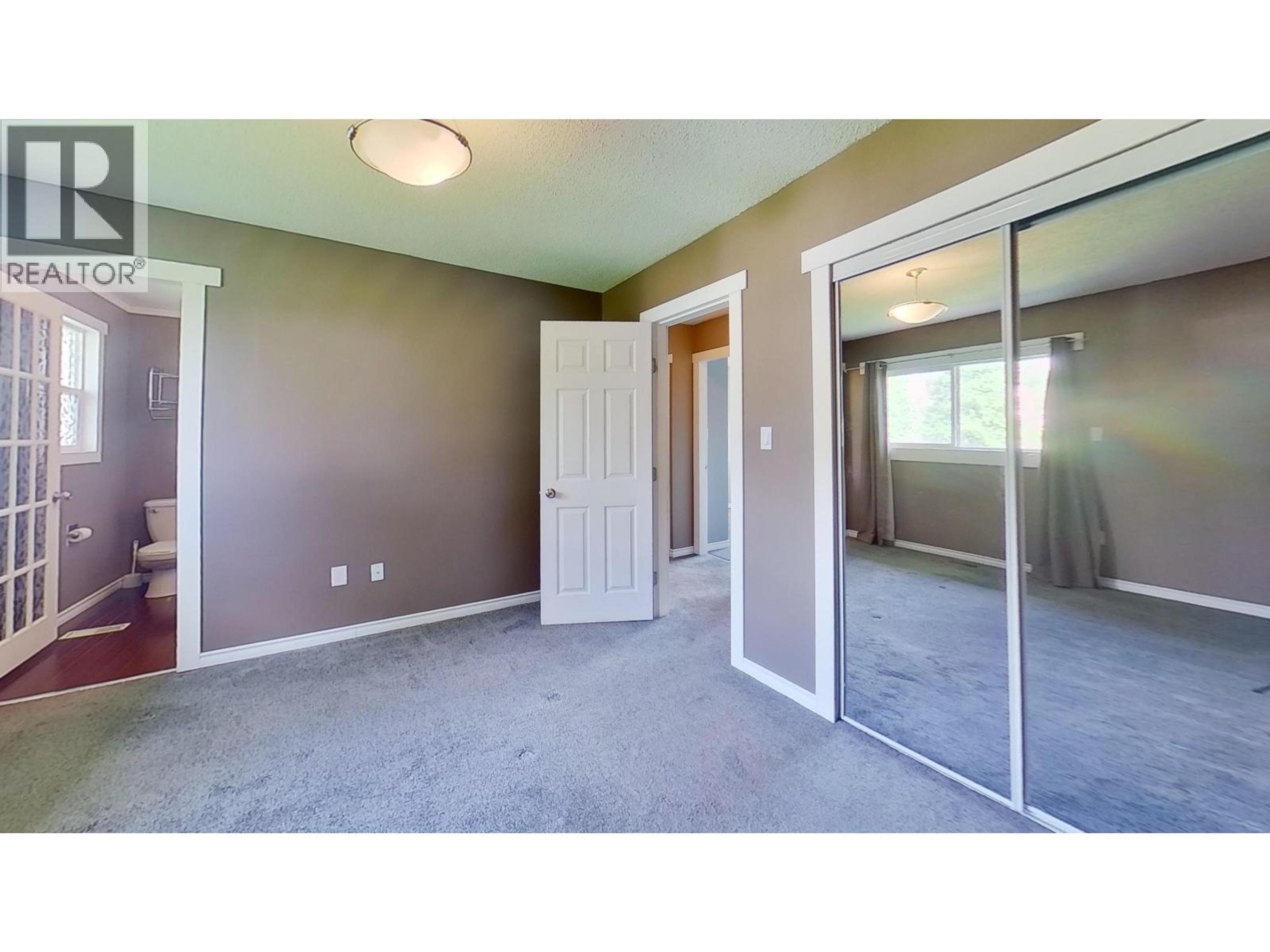 679 JONES STREET - 25