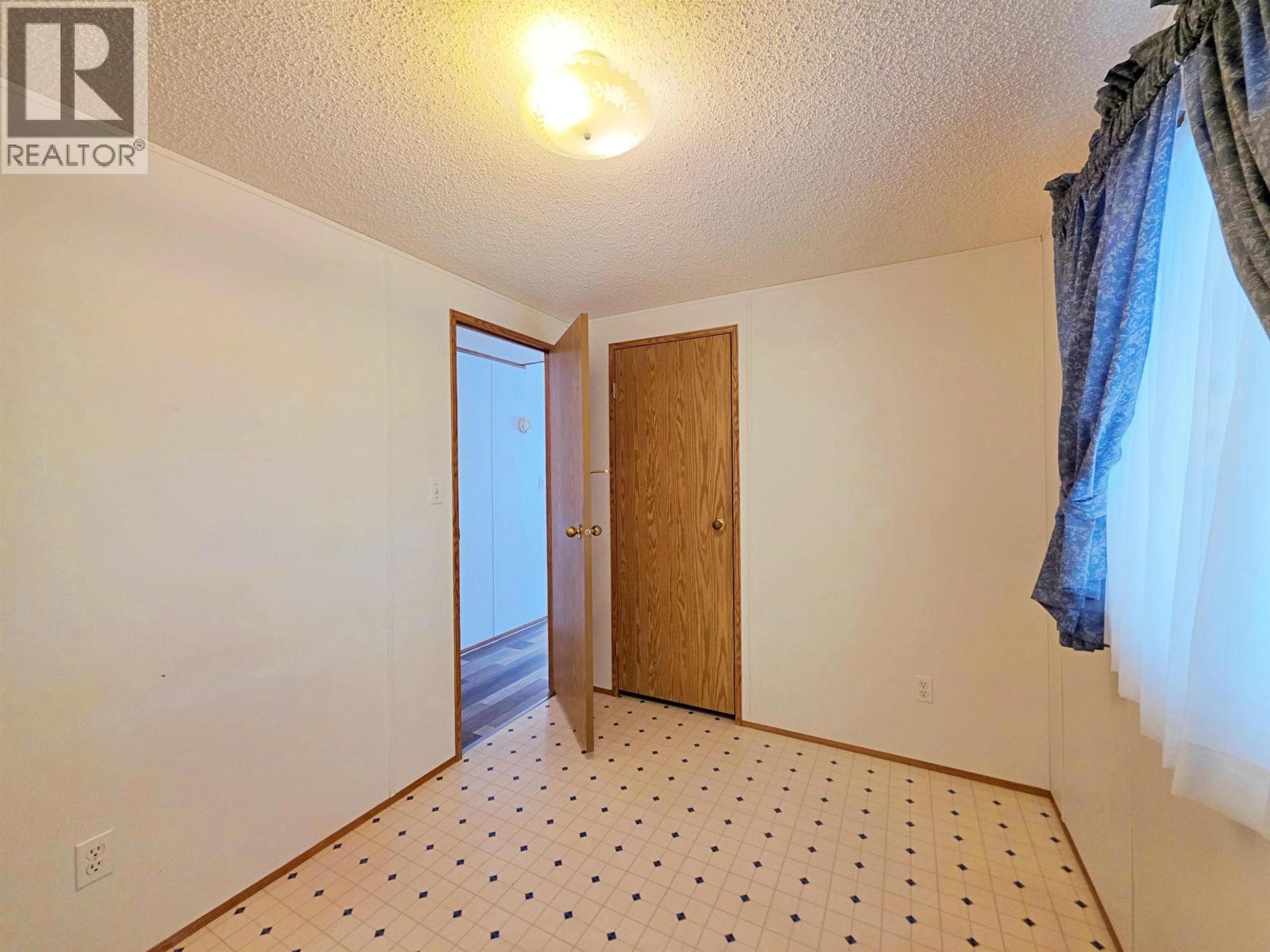 #11 2121 BALSAM AVENUE - 11