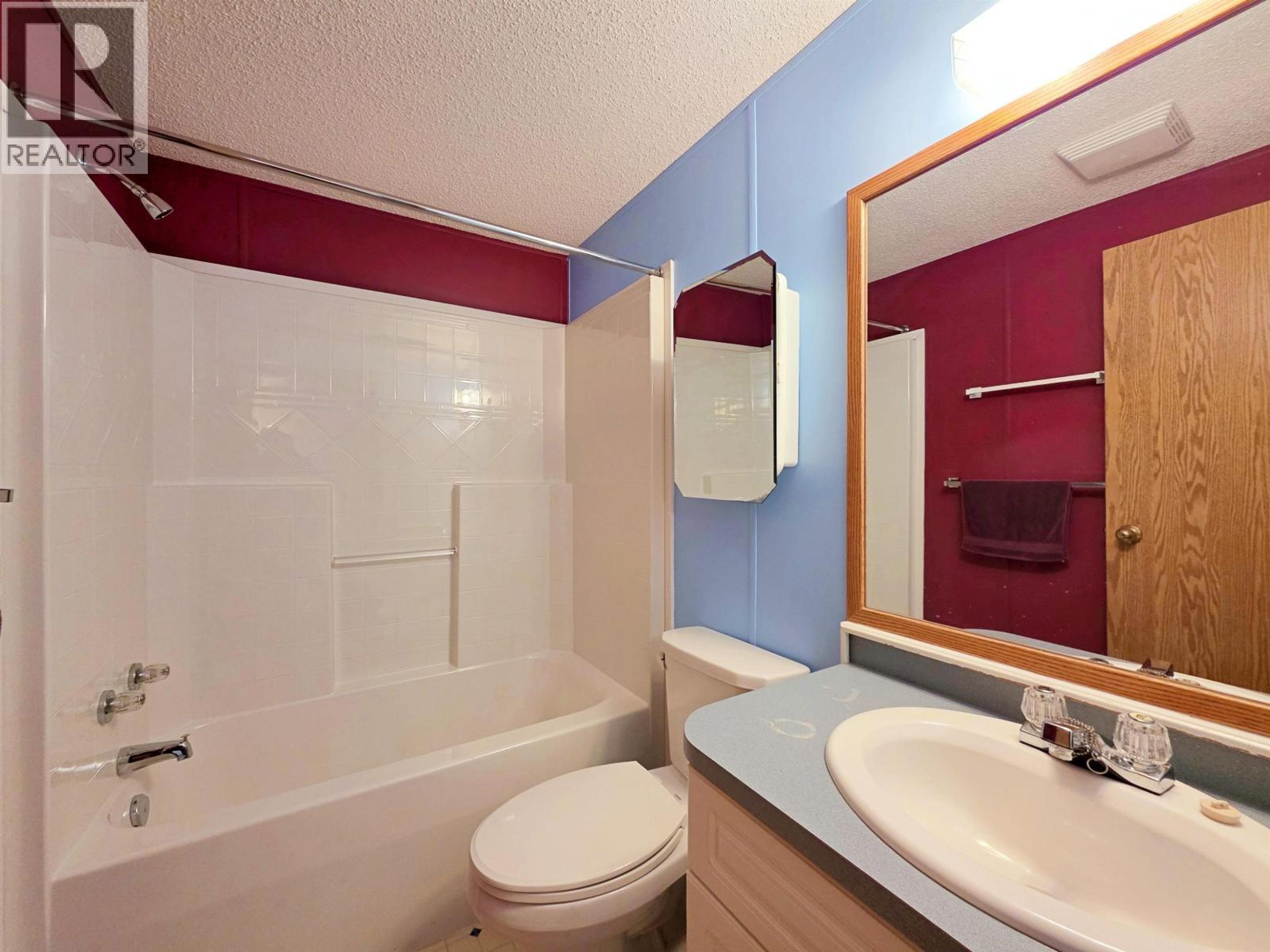 #11 2121 BALSAM AVENUE - 12