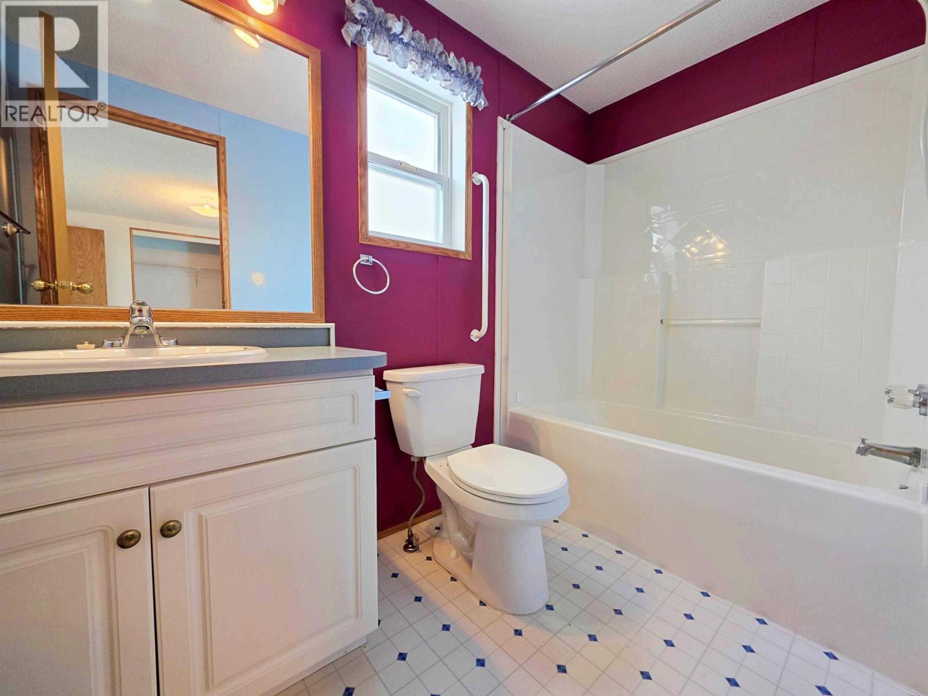 #11 2121 BALSAM AVENUE - 14