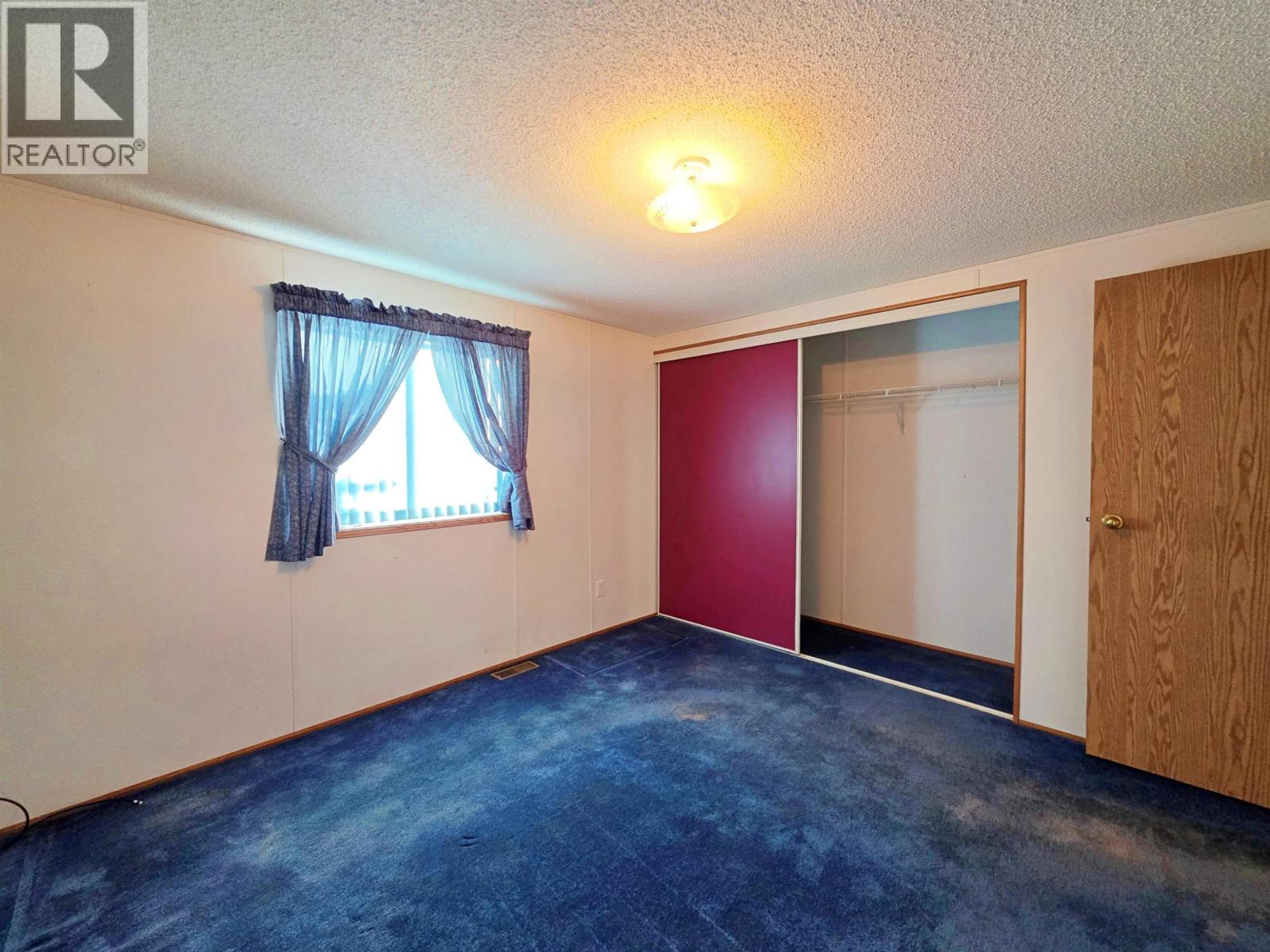 #11 2121 BALSAM AVENUE - 15