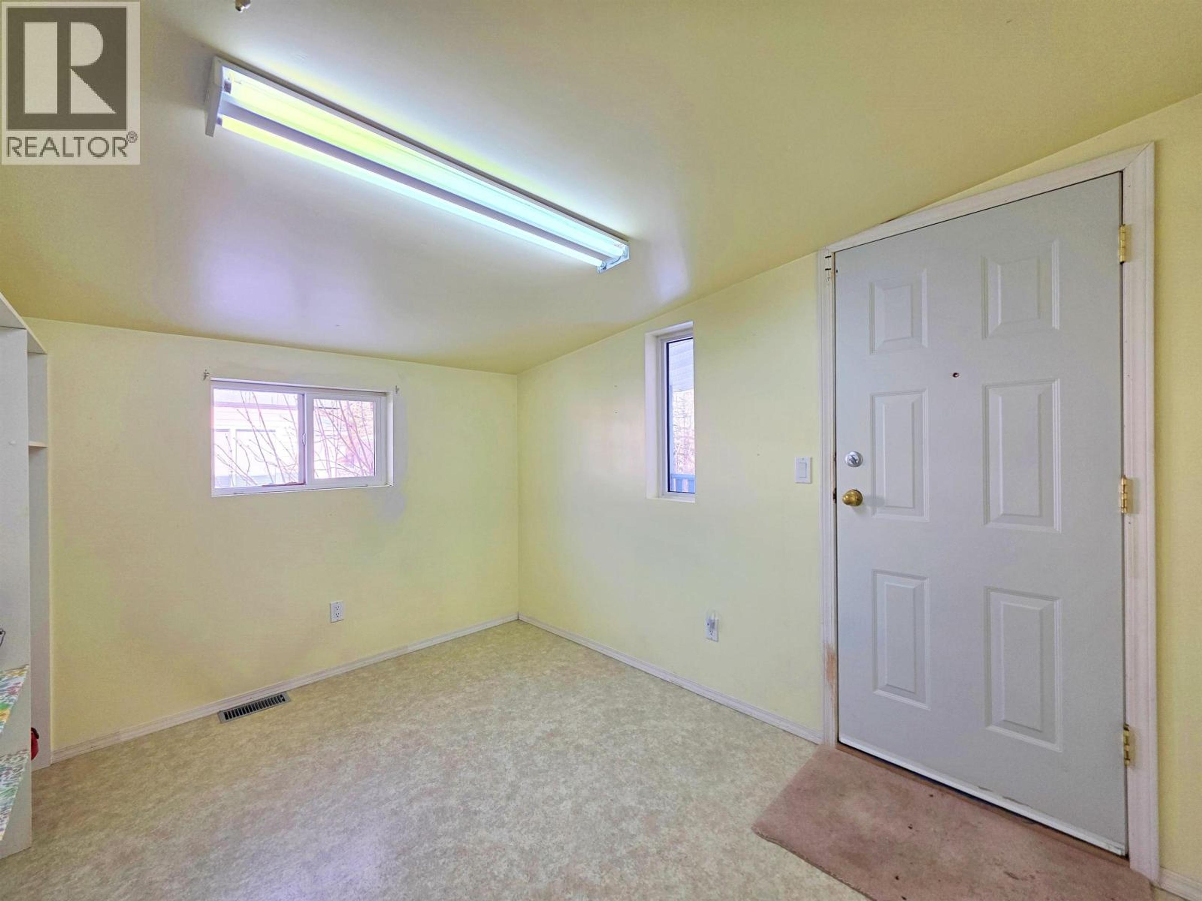 #11 2121 BALSAM AVENUE - 19