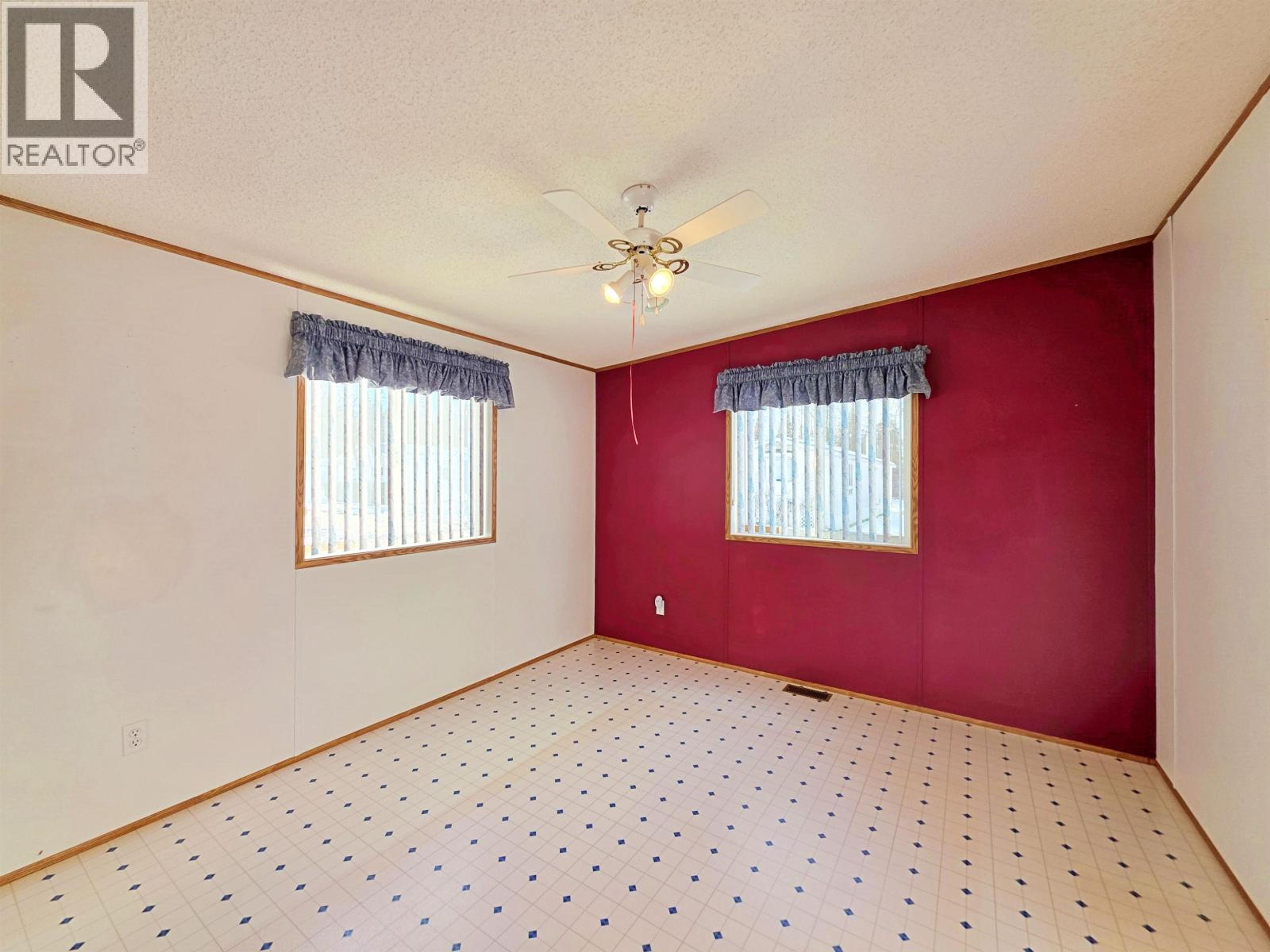 #11 2121 BALSAM AVENUE - 7