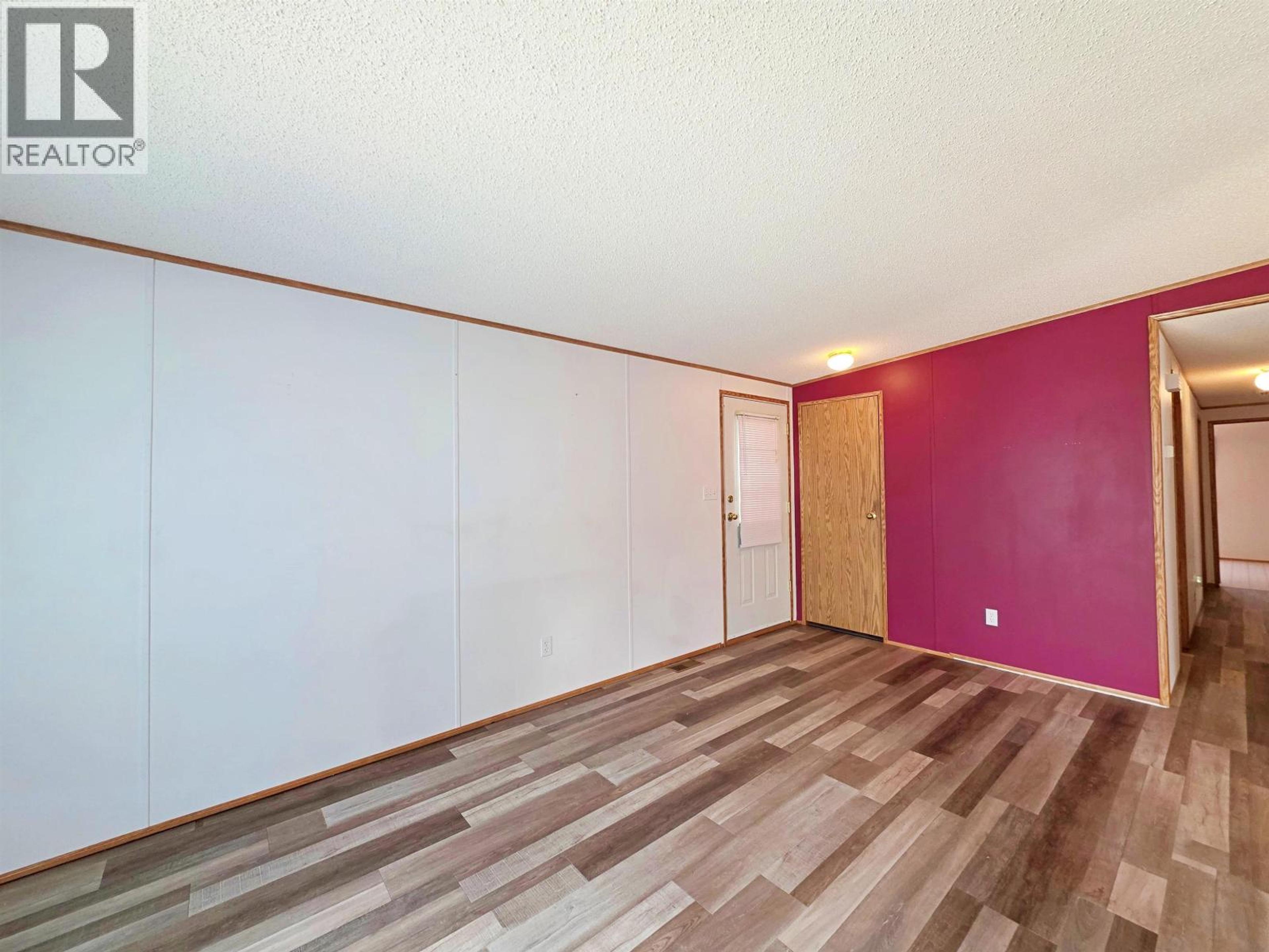 #11 2121 BALSAM AVENUE - 9