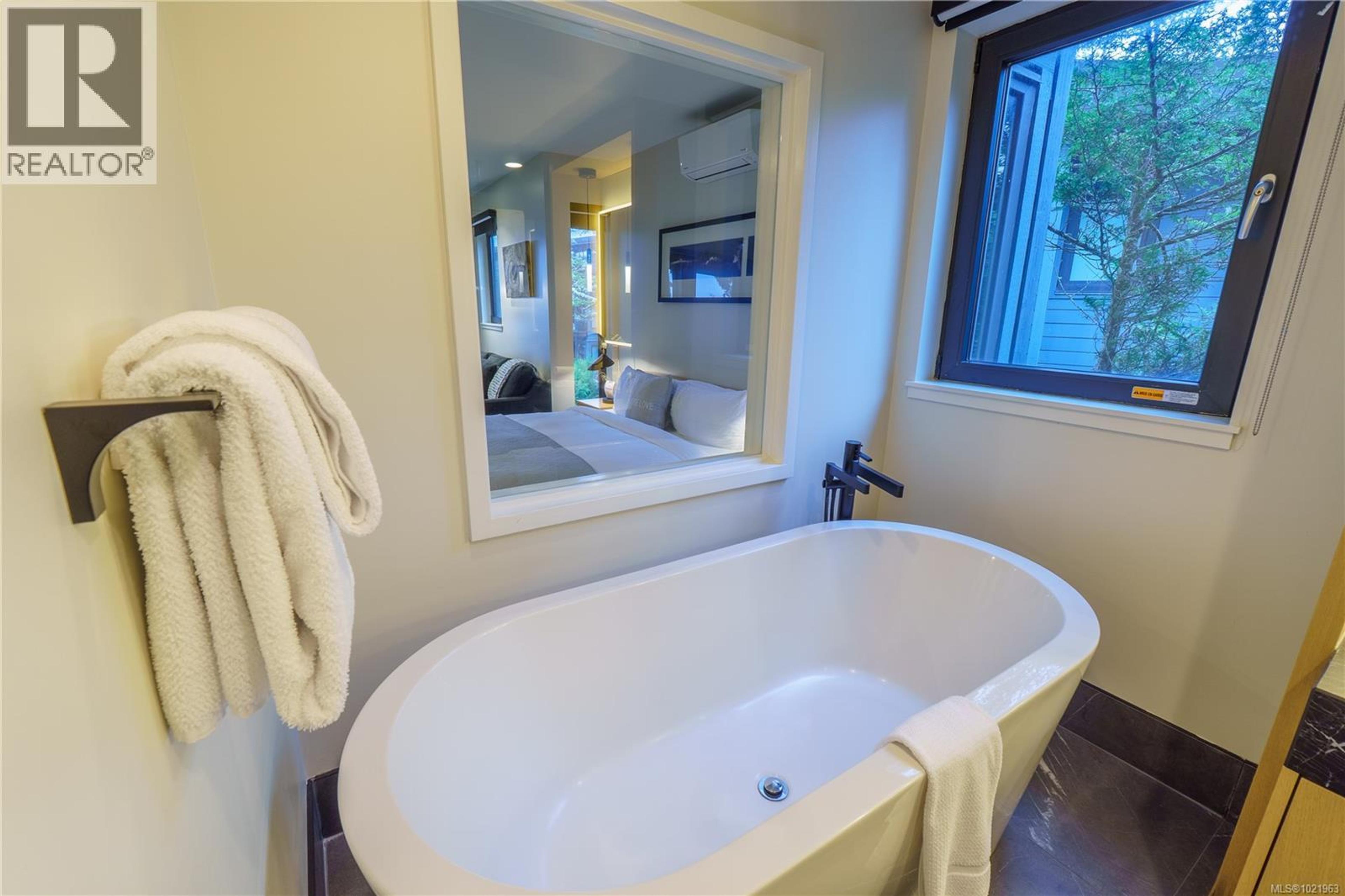 #1202 596 MARINE DR - 11