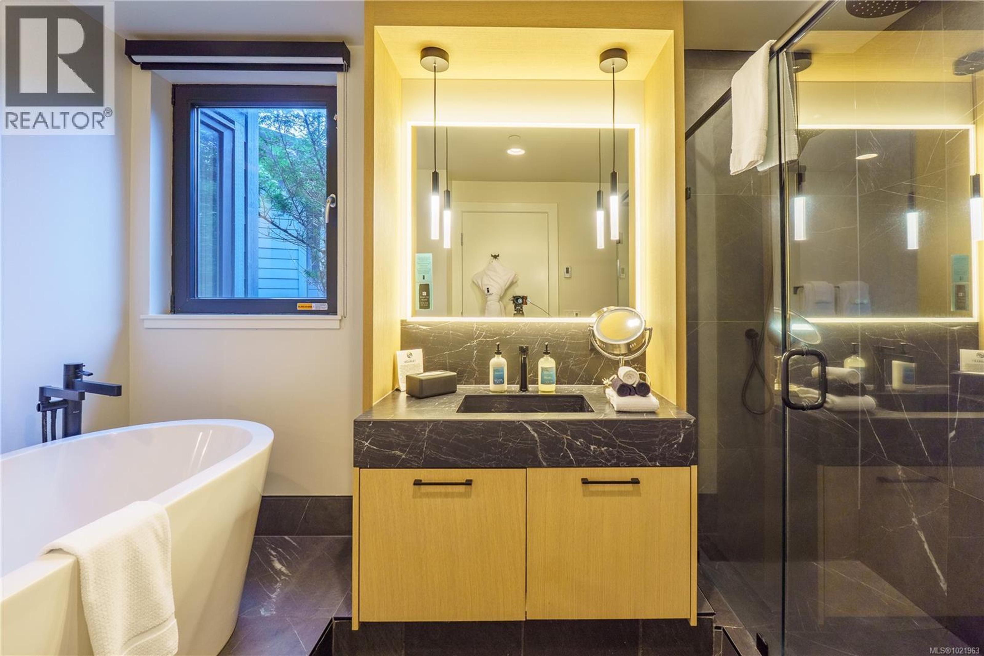 #1202 596 MARINE DR - 12