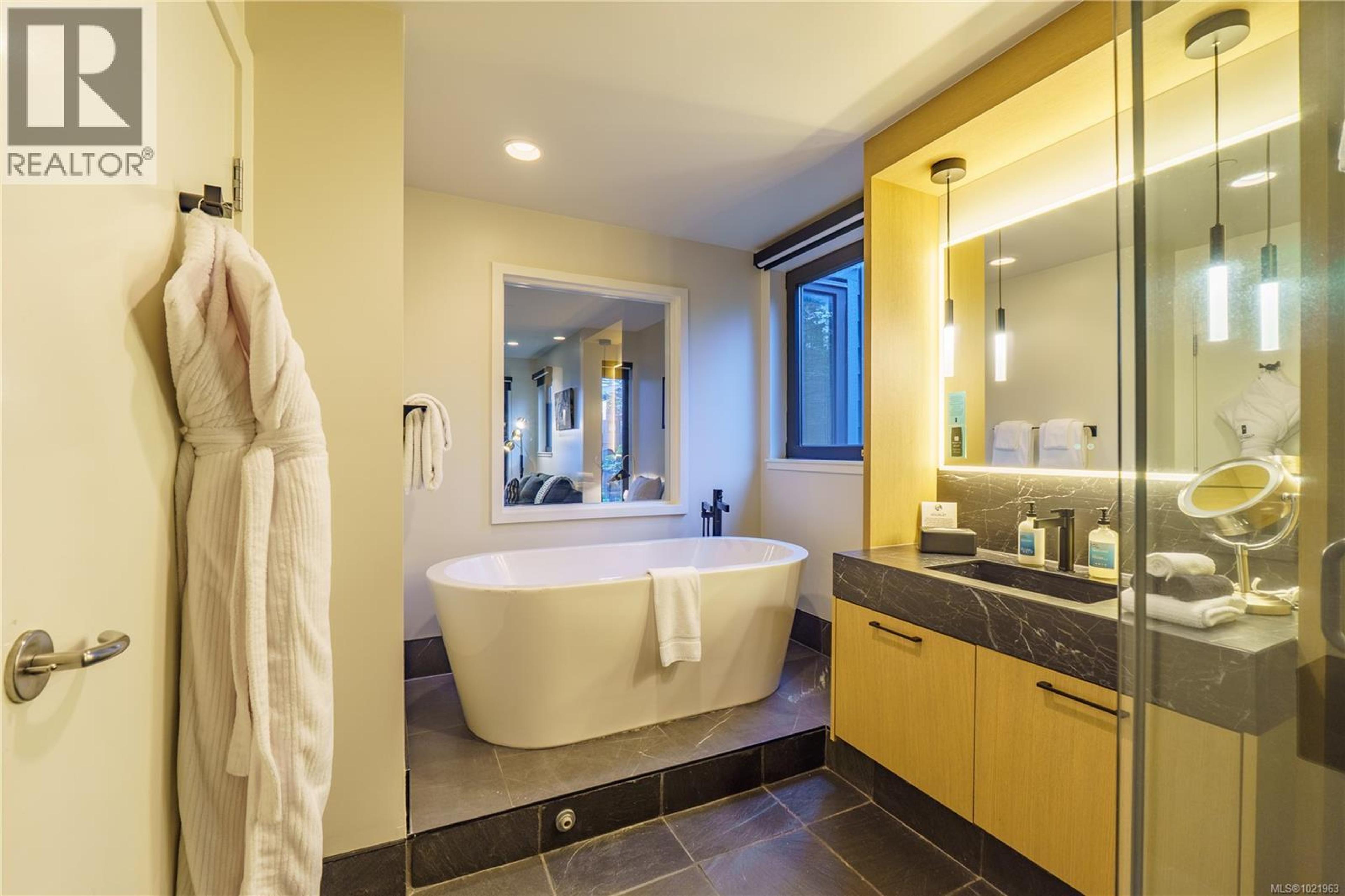 #1202 596 MARINE DR - 13