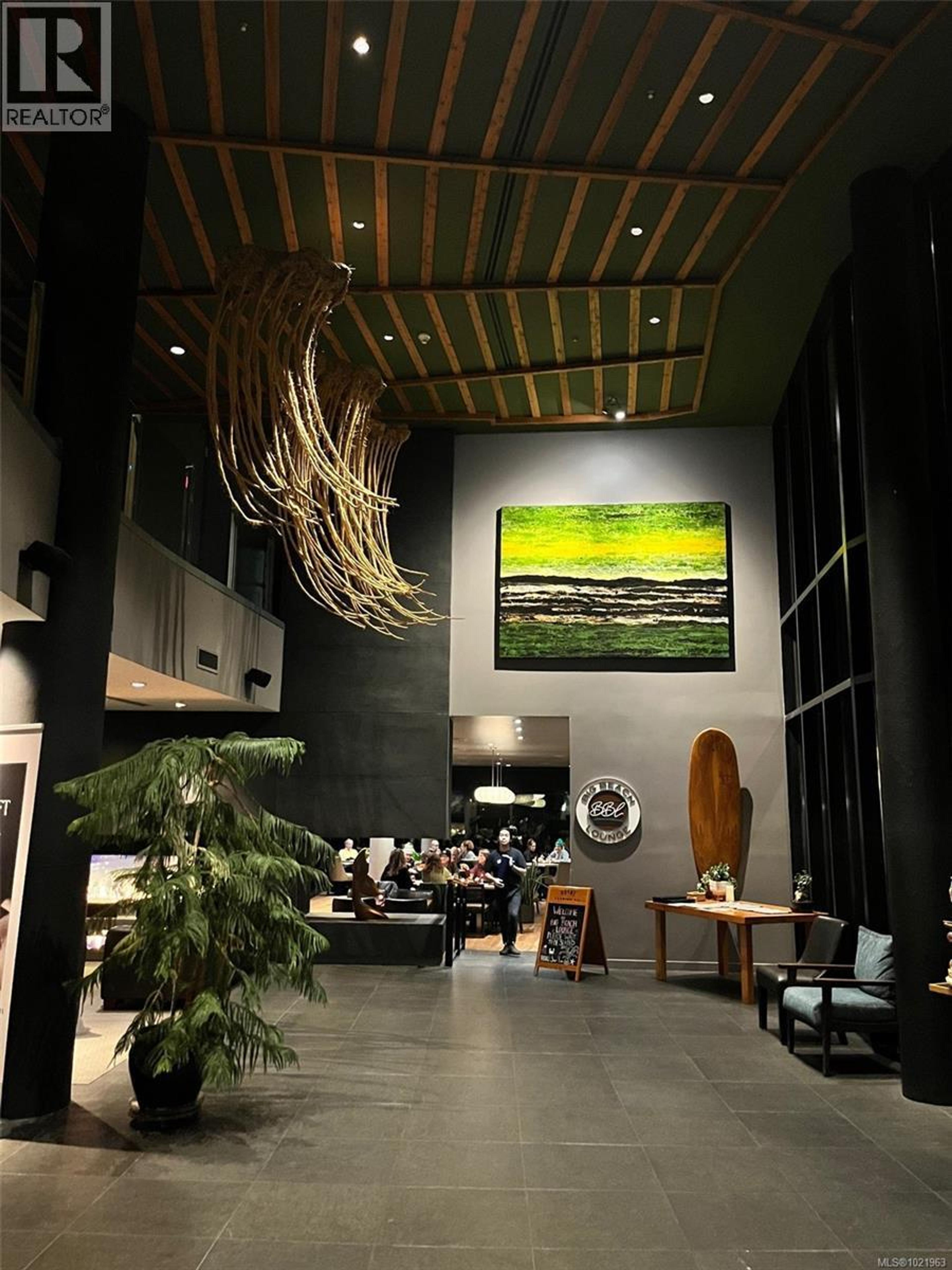 #1202 596 MARINE DR - 24