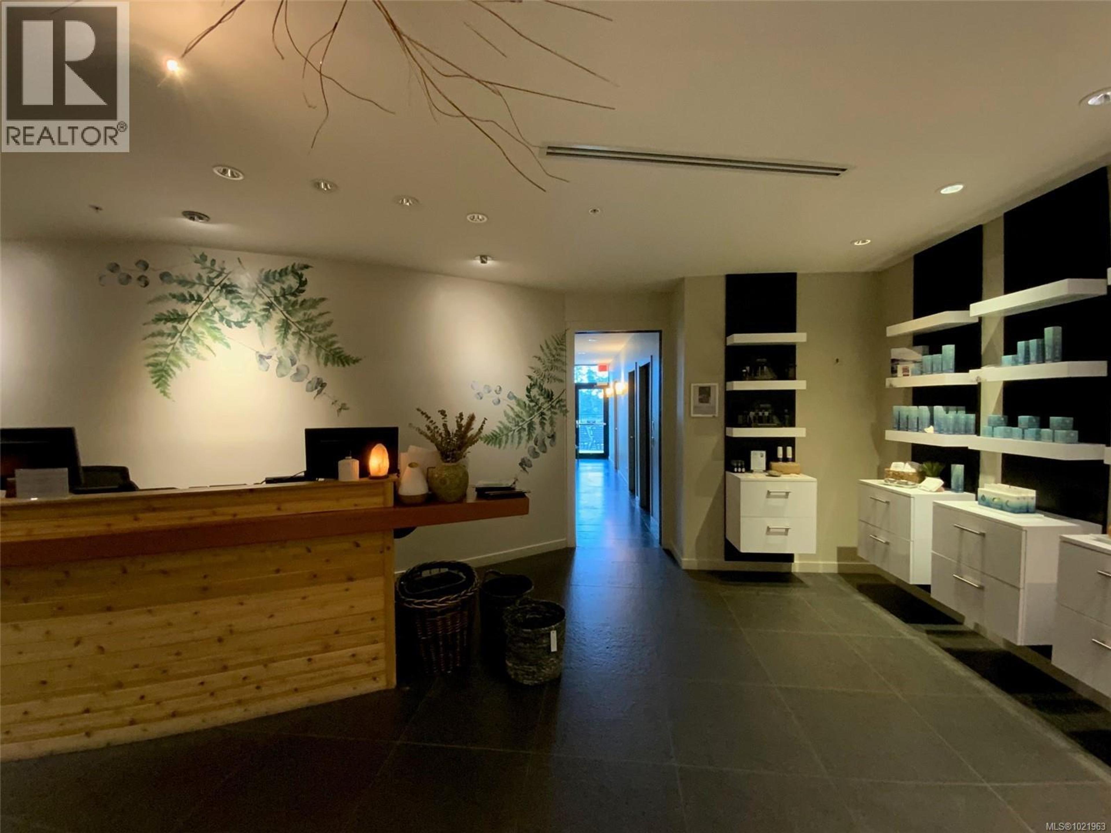 #1202 596 MARINE DR - 34