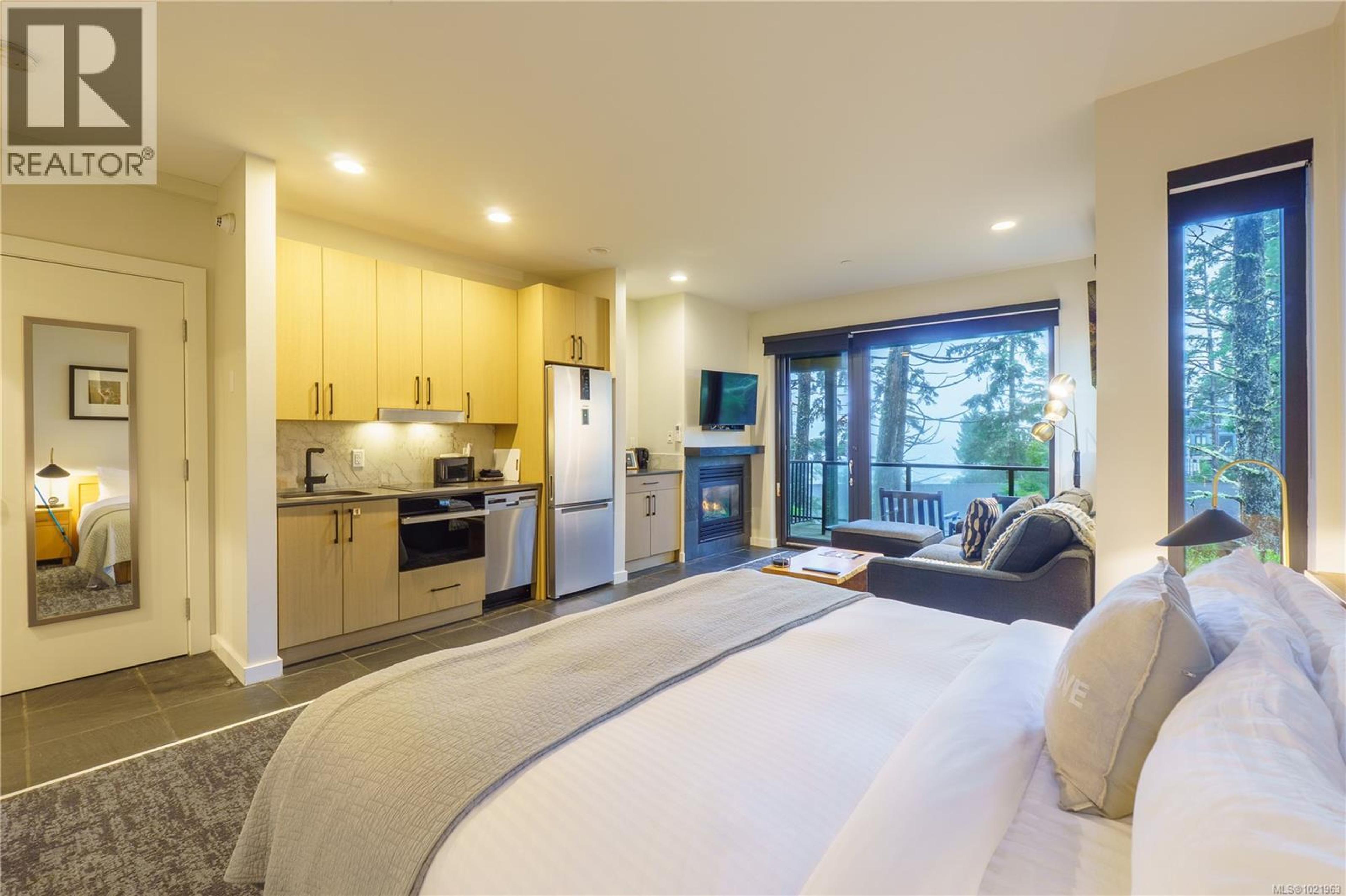 #1202 596 MARINE DR - 7