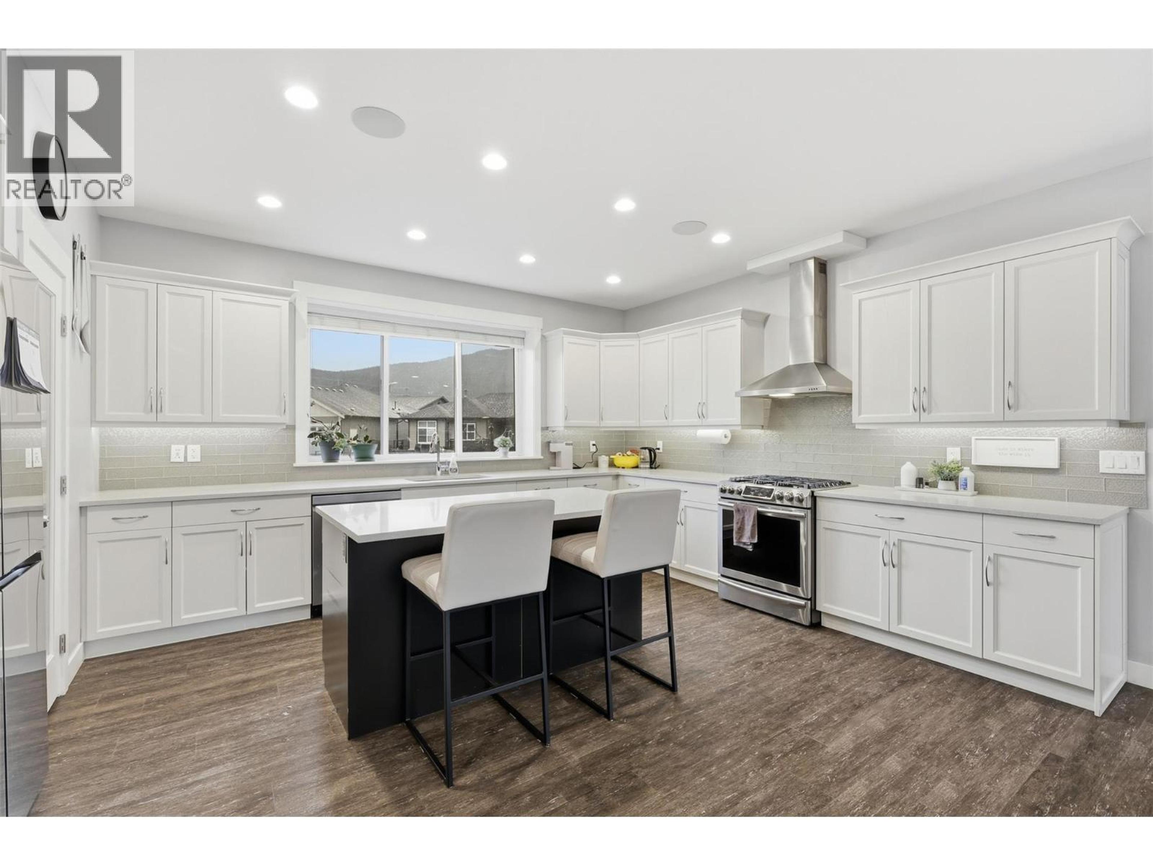 3005 MILLER COURT - 11