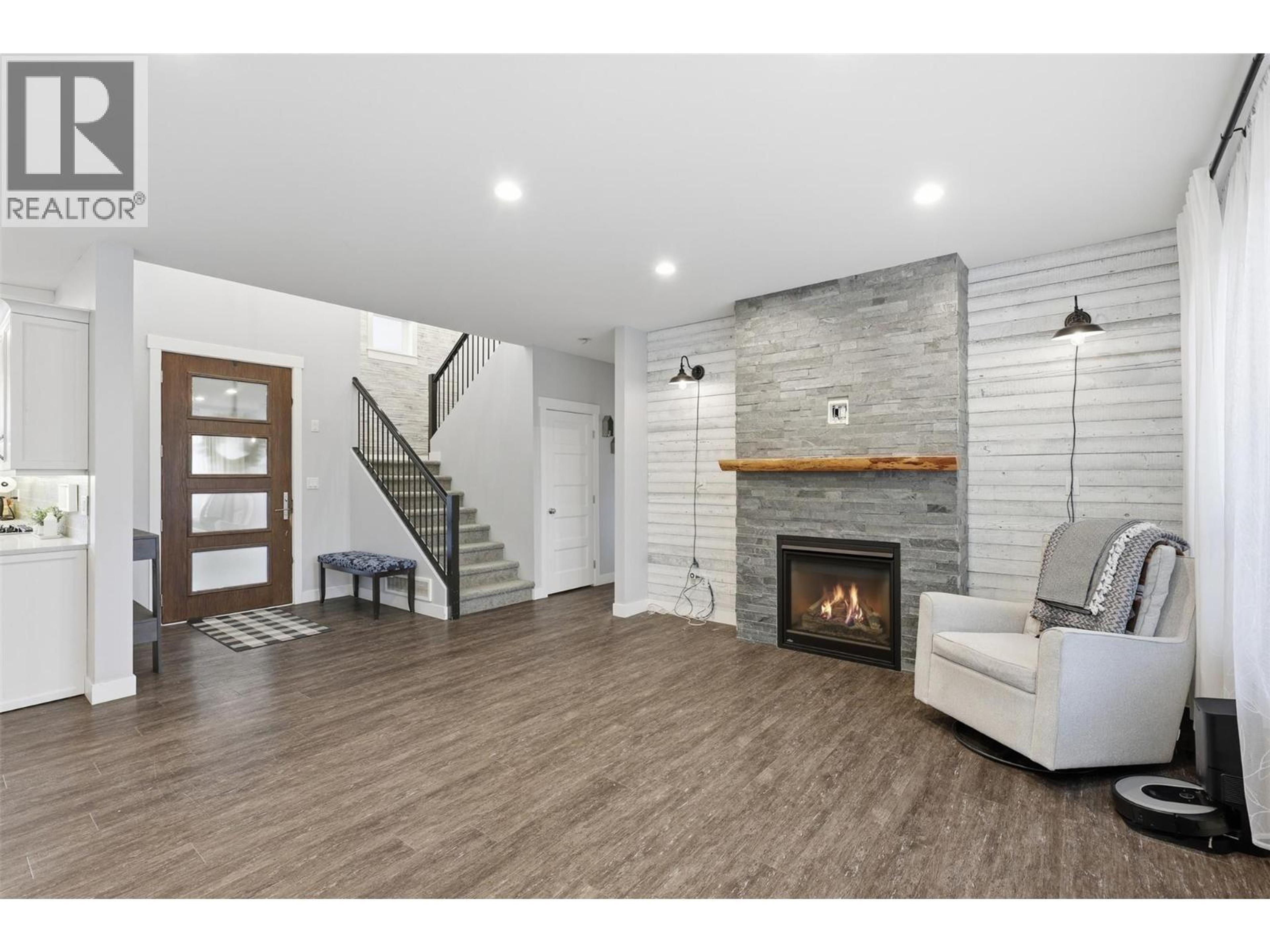 3005 MILLER COURT - 7