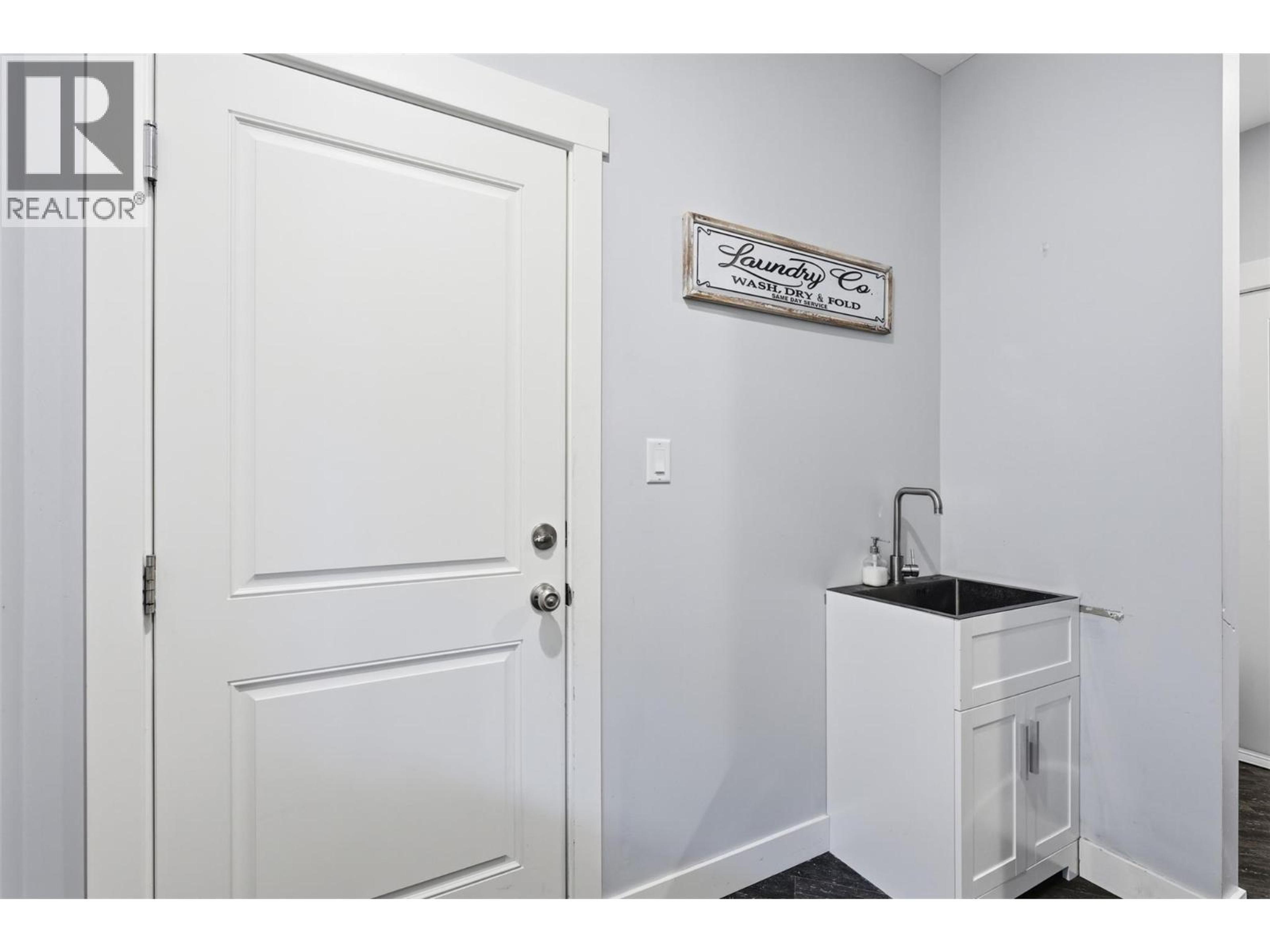 3005 MILLER COURT - 23