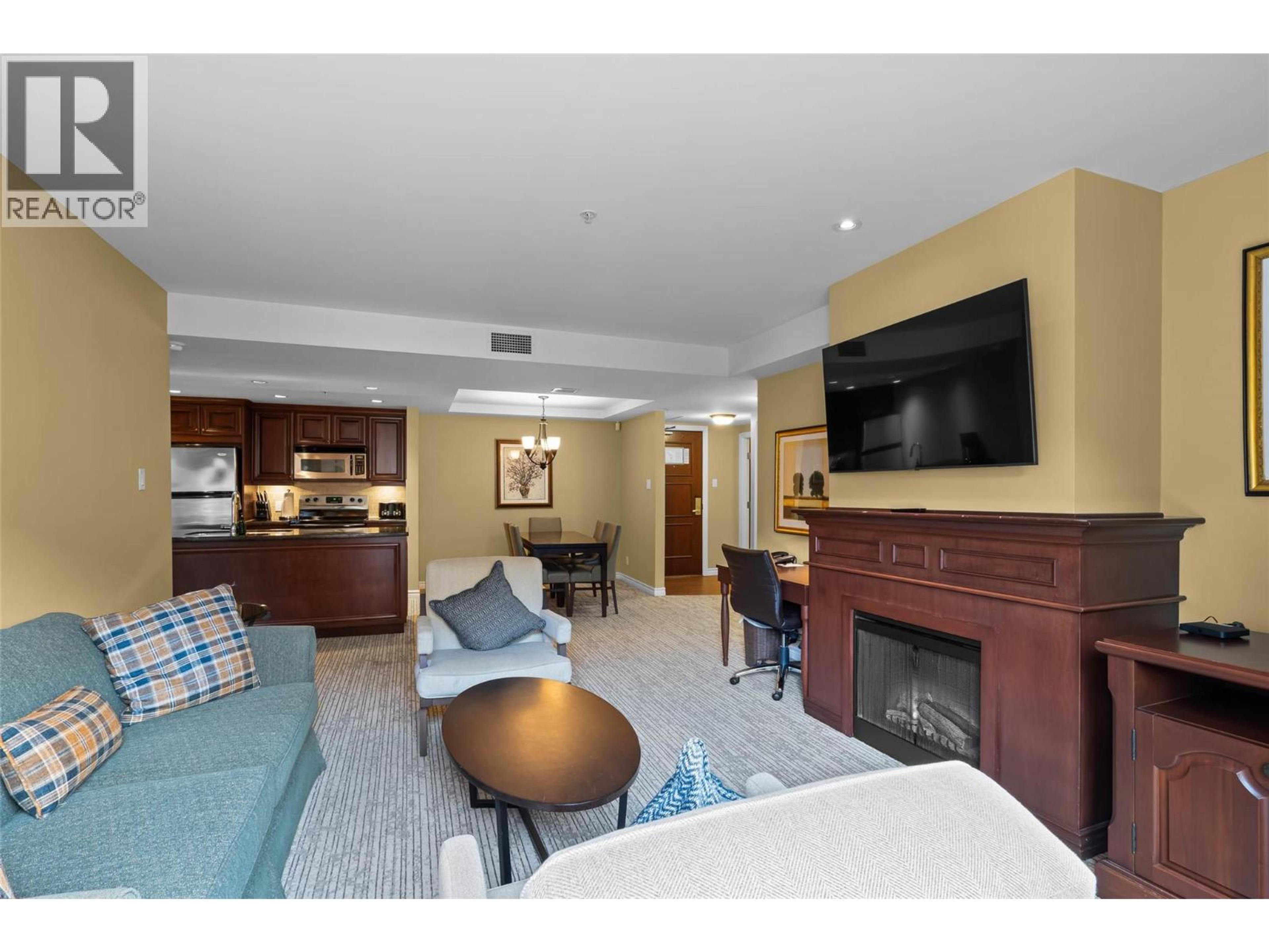 #1315C 3250 VILLAGE WAY - 5