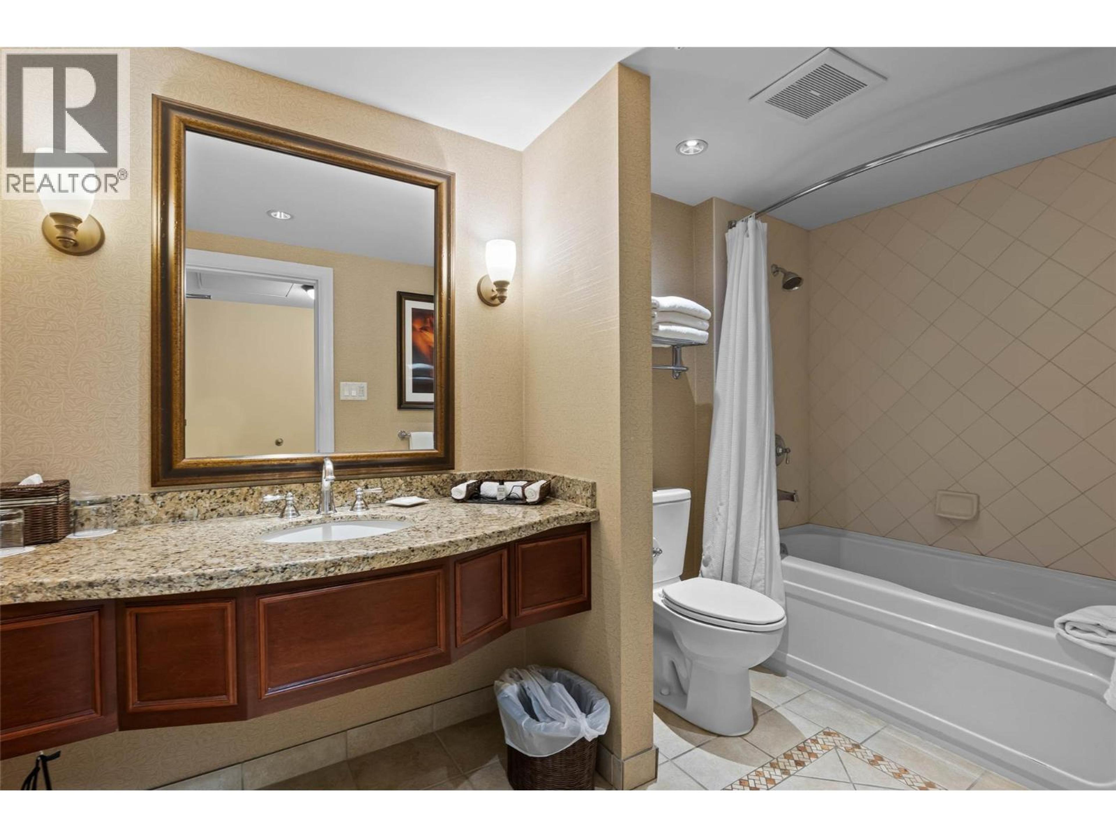 #1315C 3250 VILLAGE WAY - 19