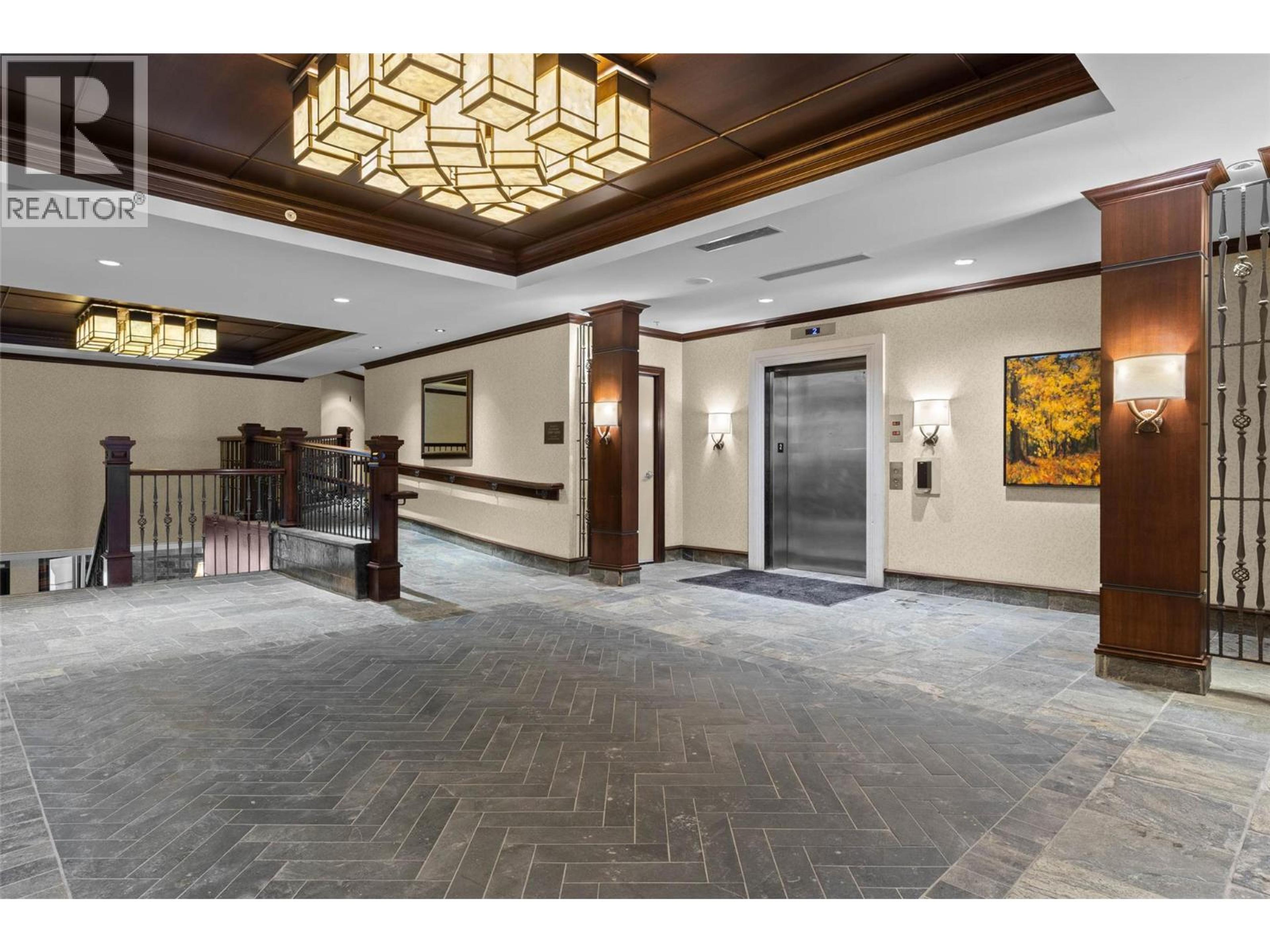 #1315C 3250 VILLAGE WAY - 23