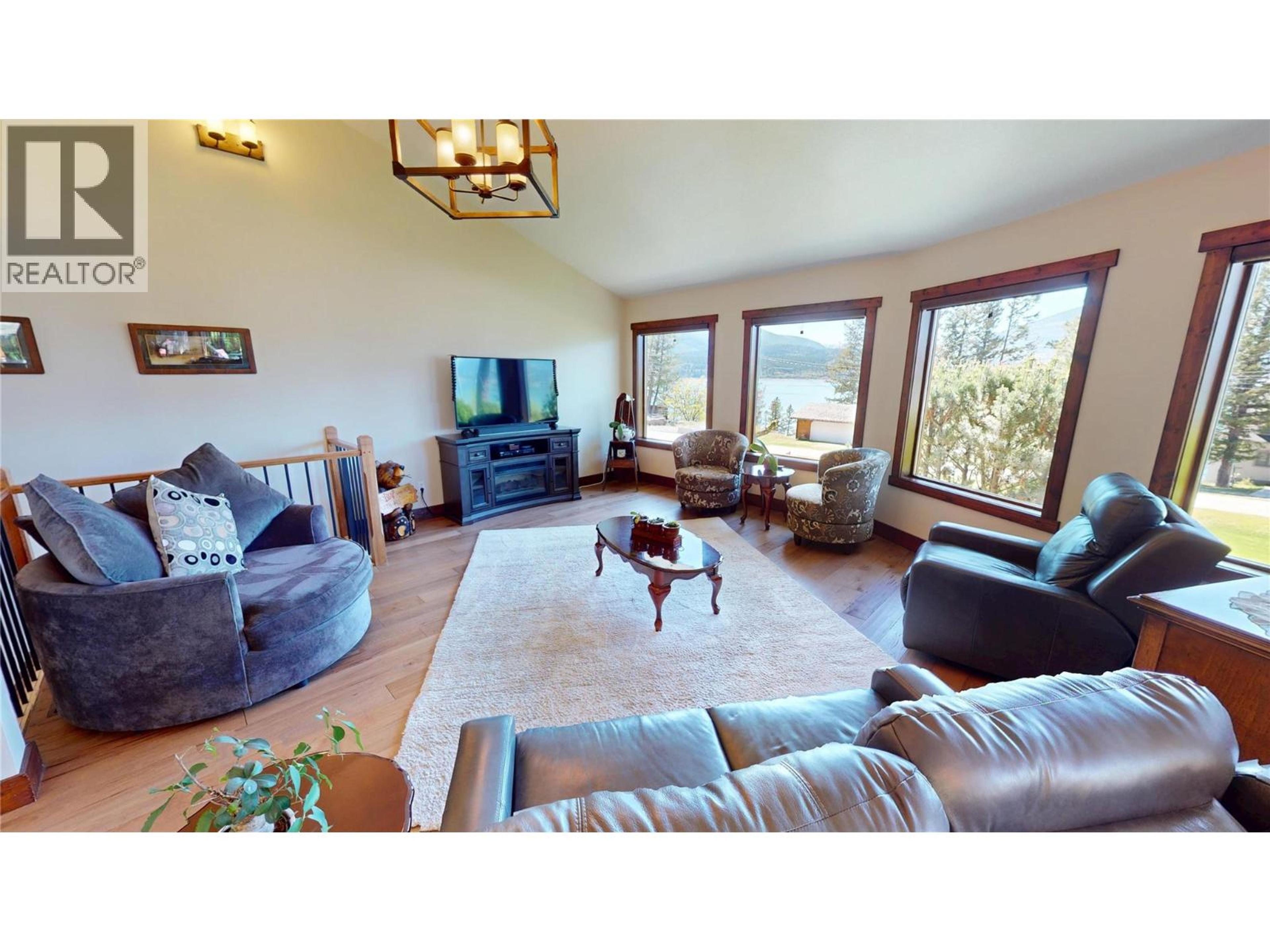 8380 RICHARDSON CRESCENT - 18