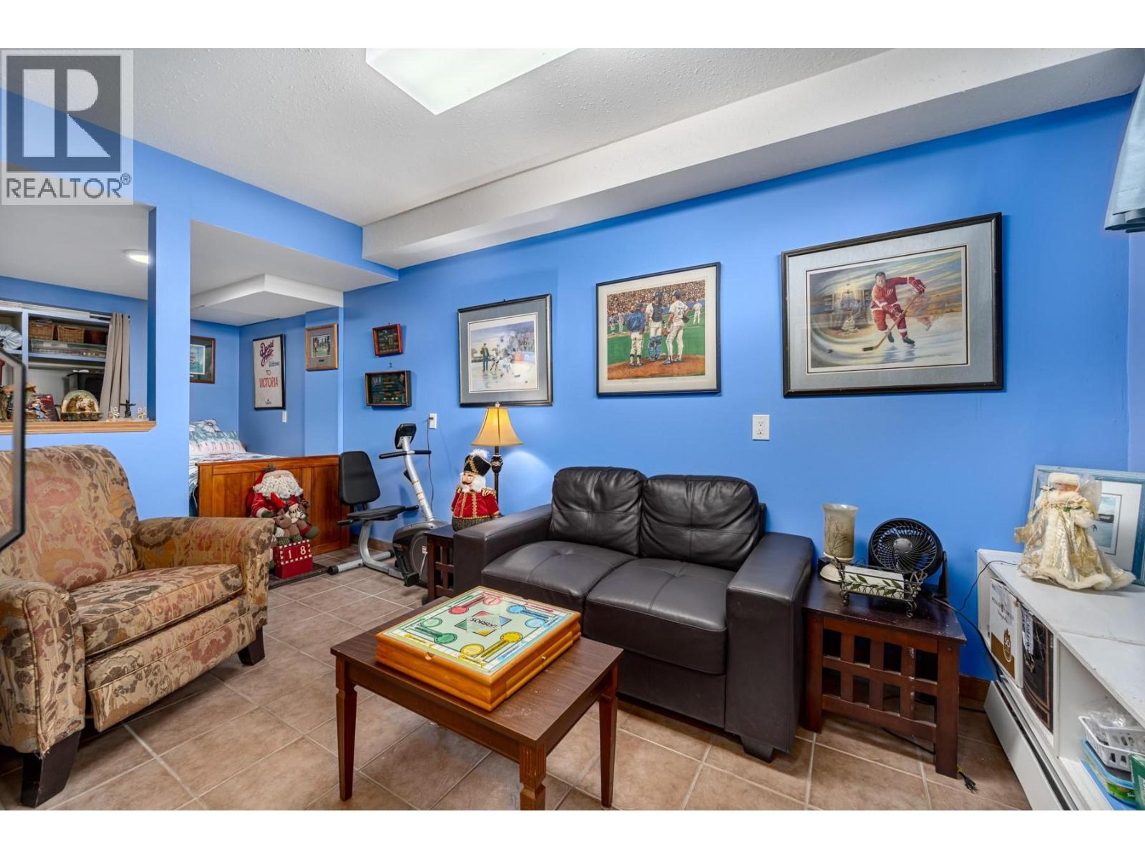 #211 825 HILL STREET - 24