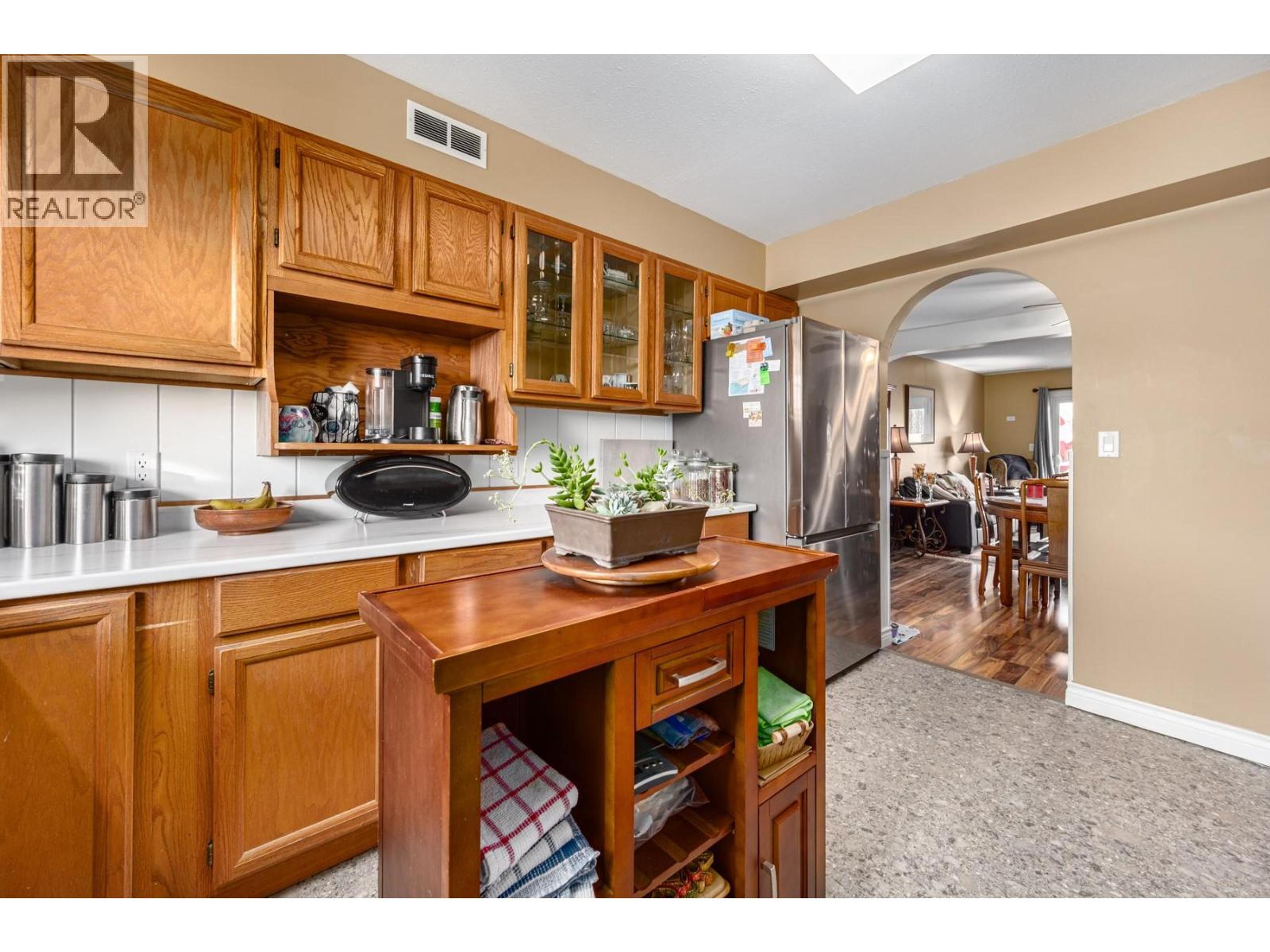 #211 825 HILL STREET - 10