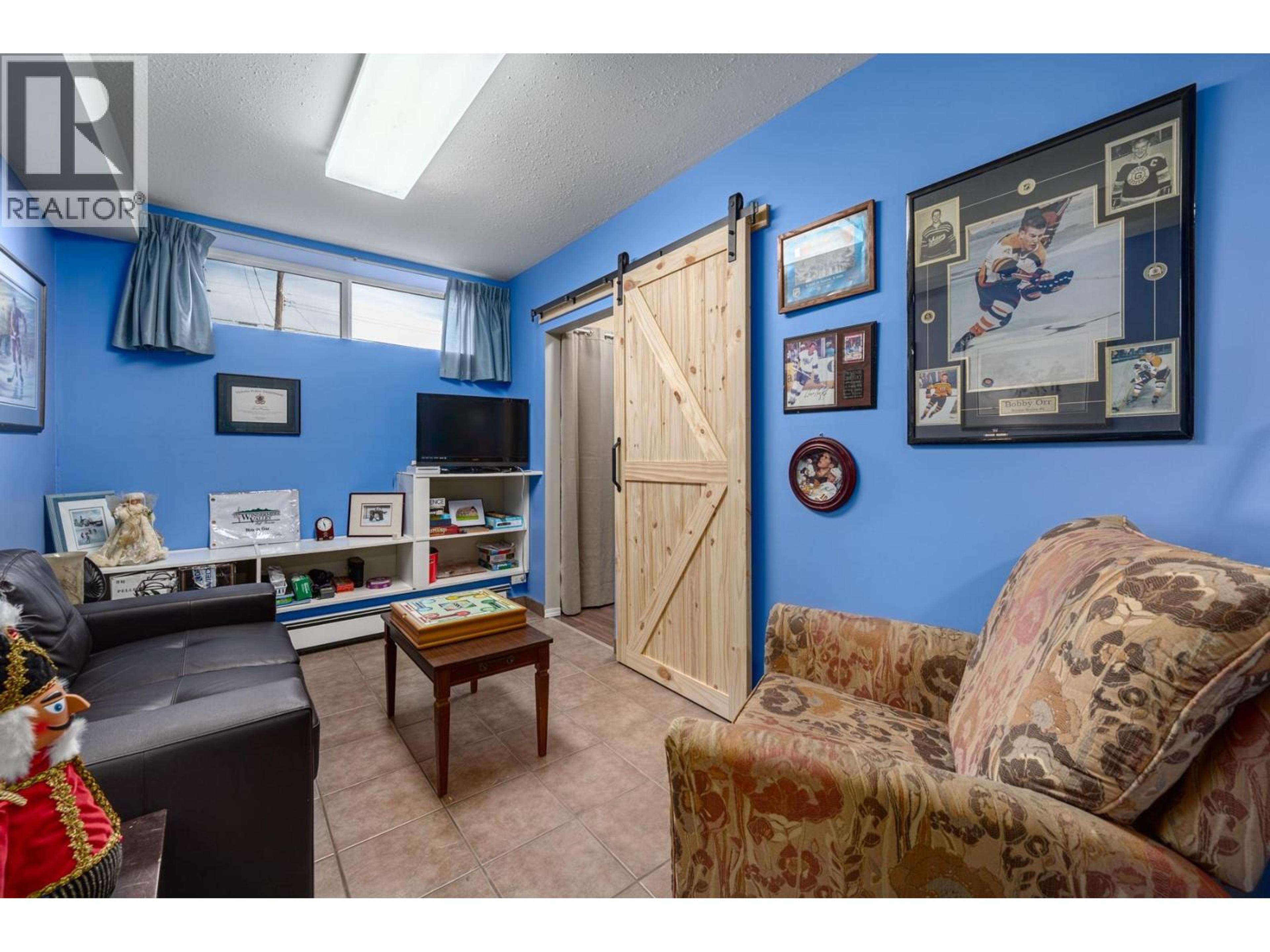 #211 825 HILL STREET - 25