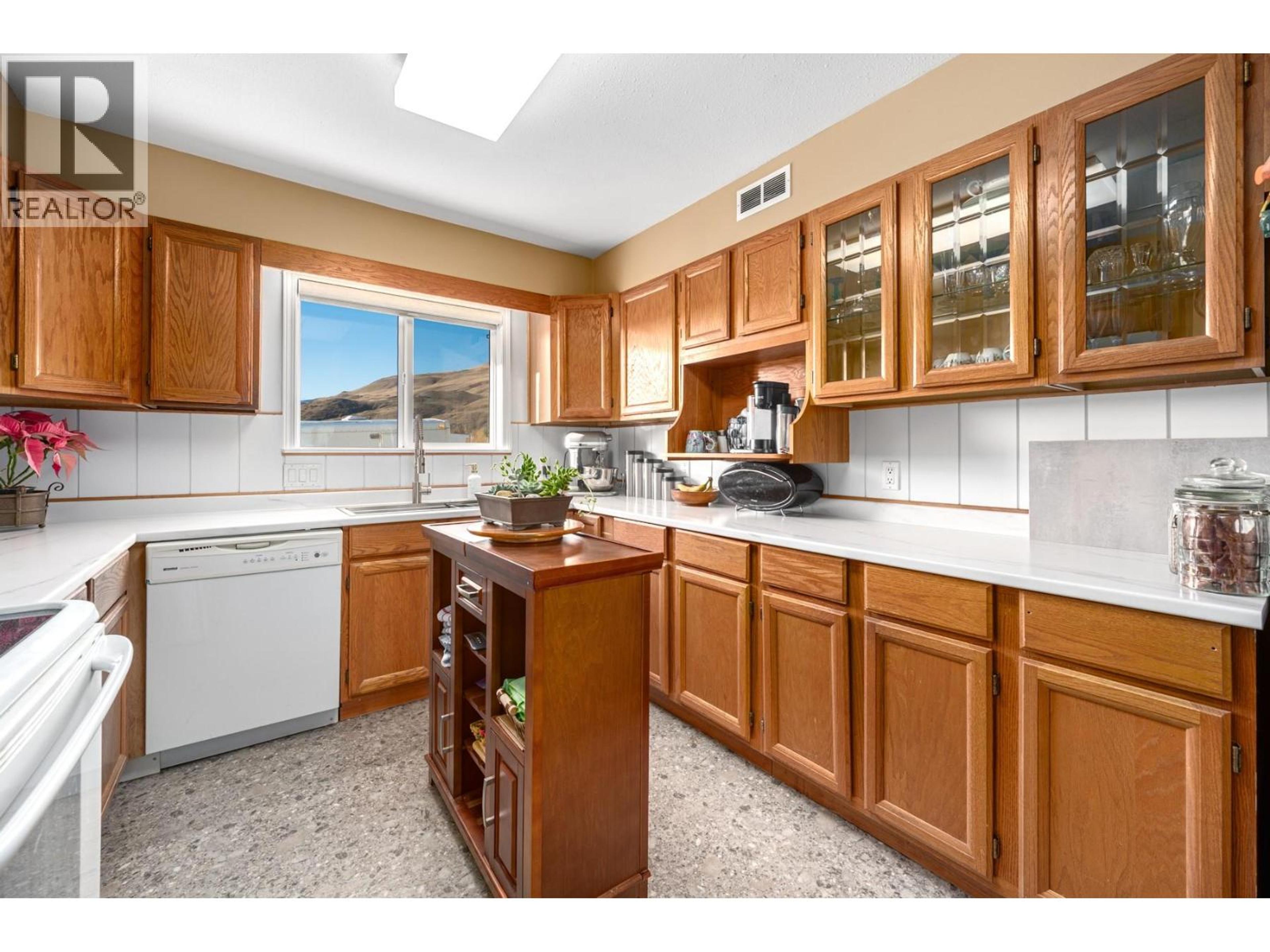 #211 825 HILL STREET - 9