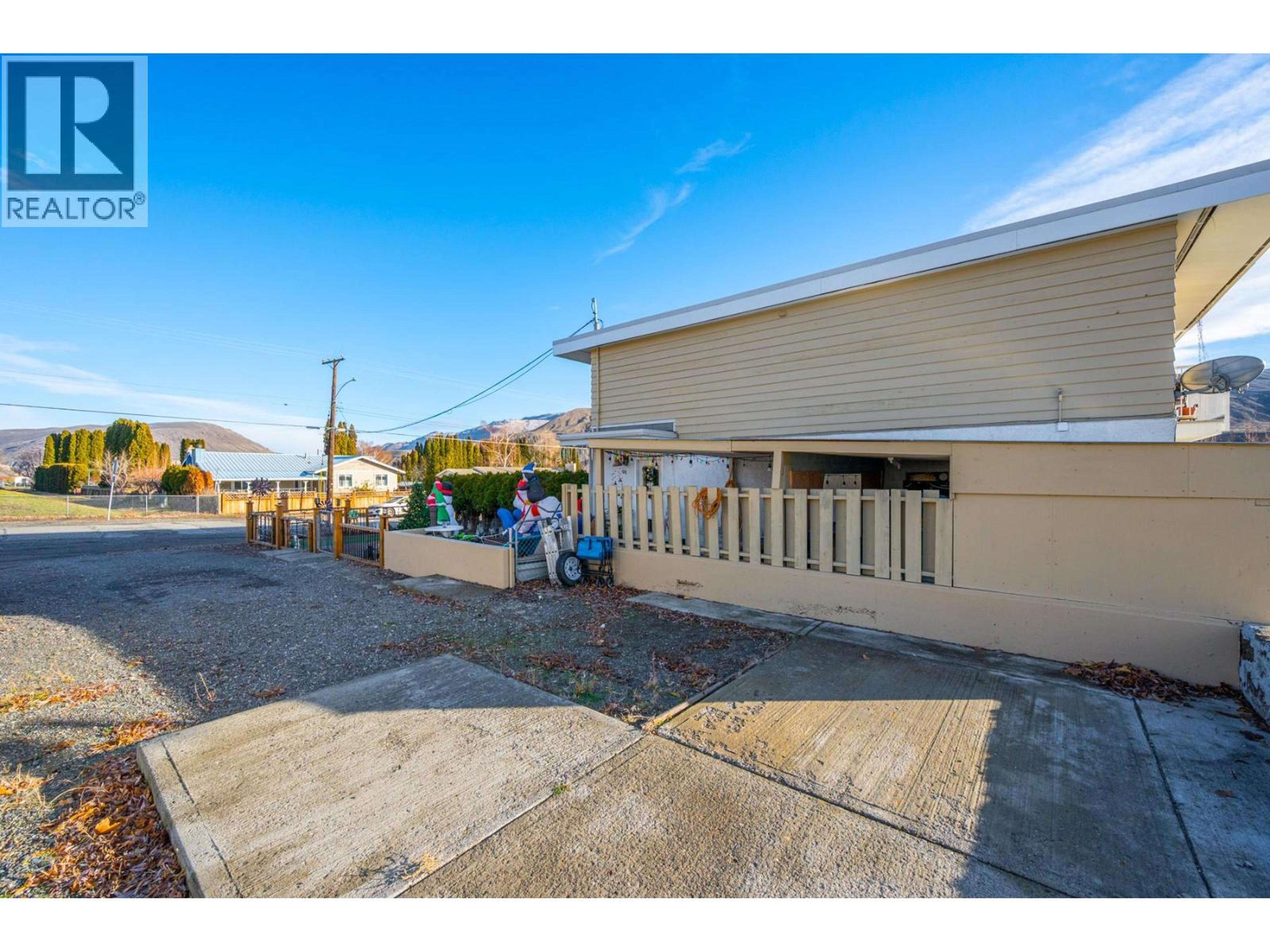 #211 825 HILL STREET - 36