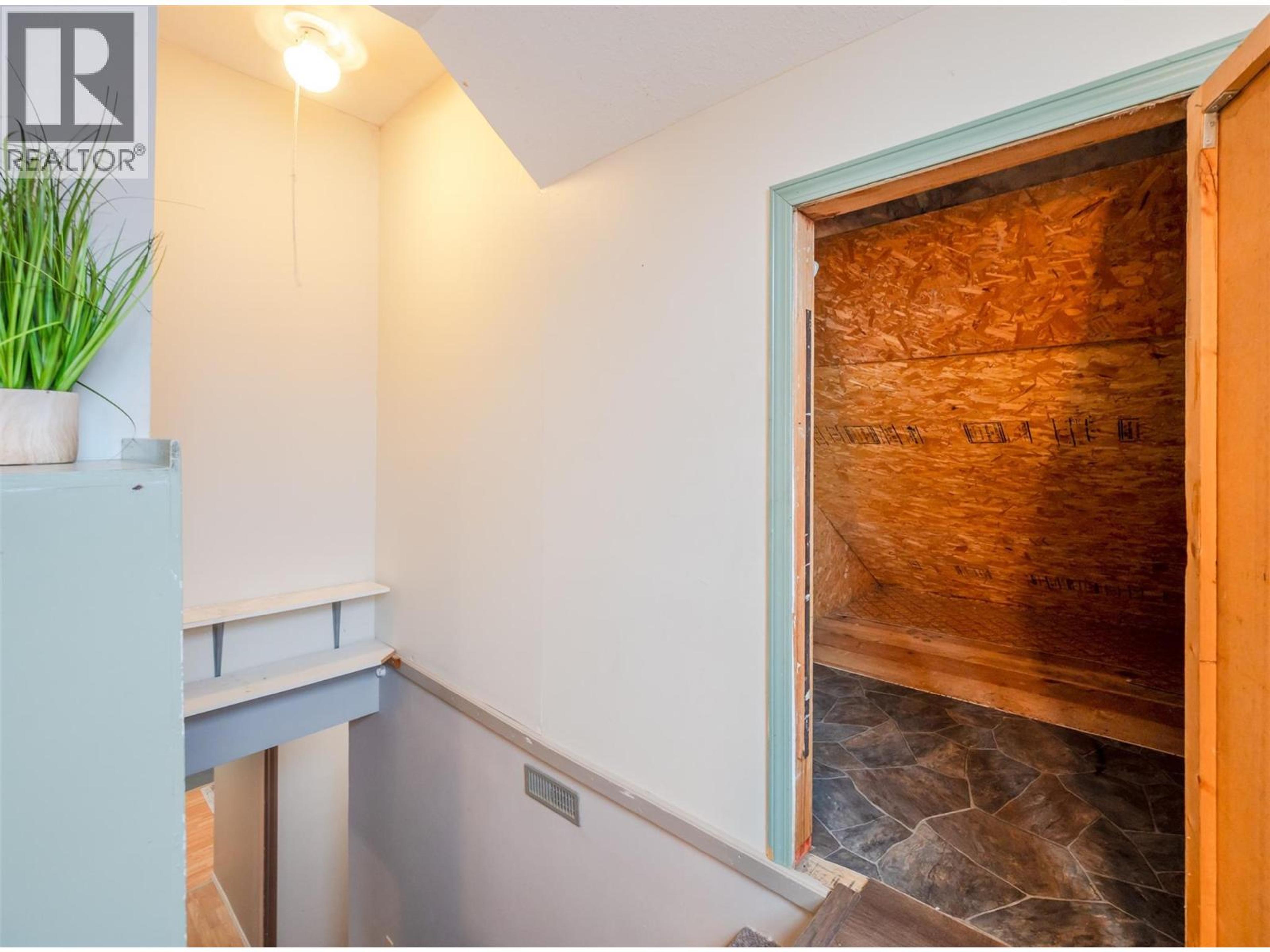 6404 SPARTAN STREET - 32