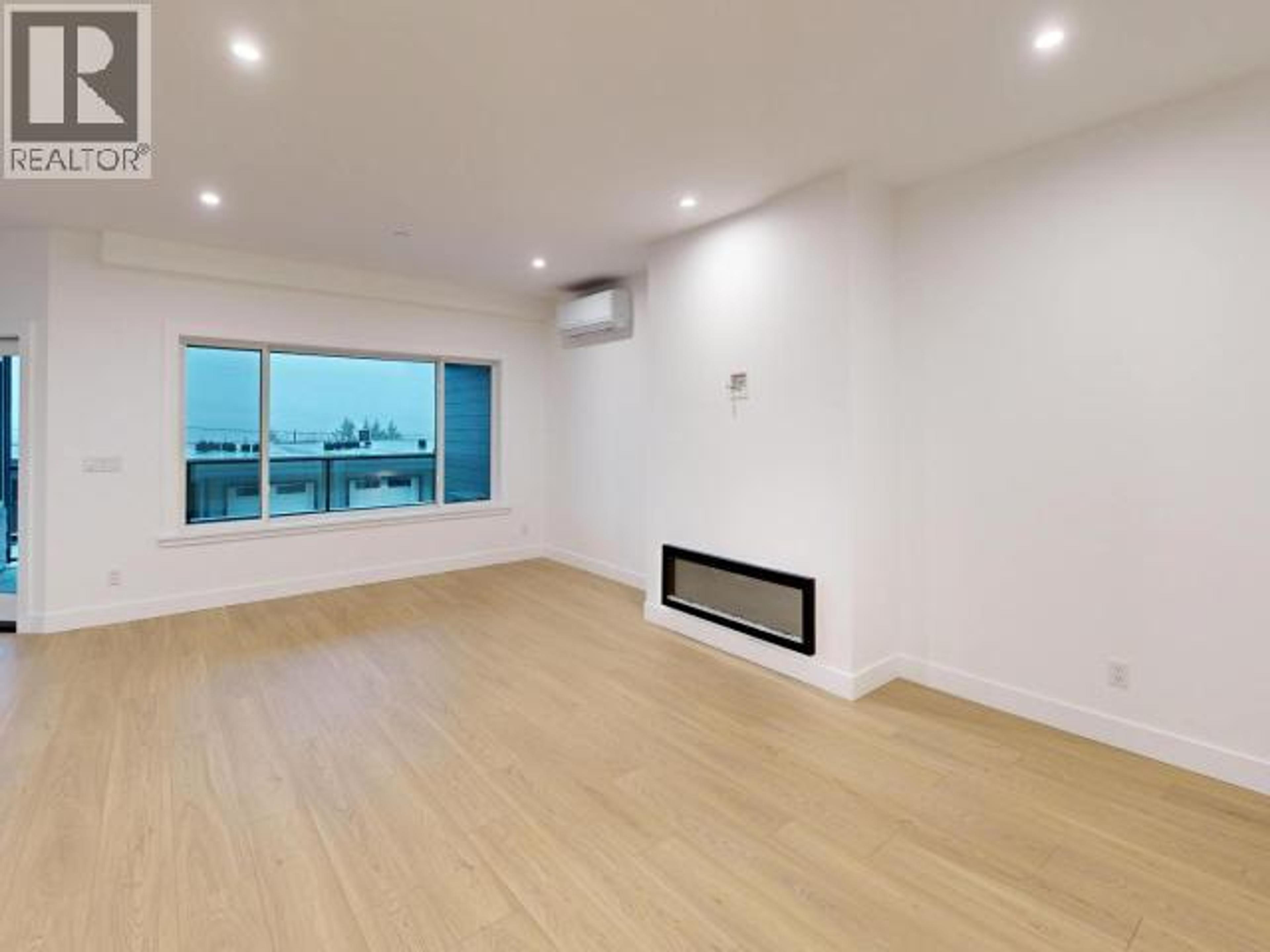 #C102 6900 BURNABY STREET - 10