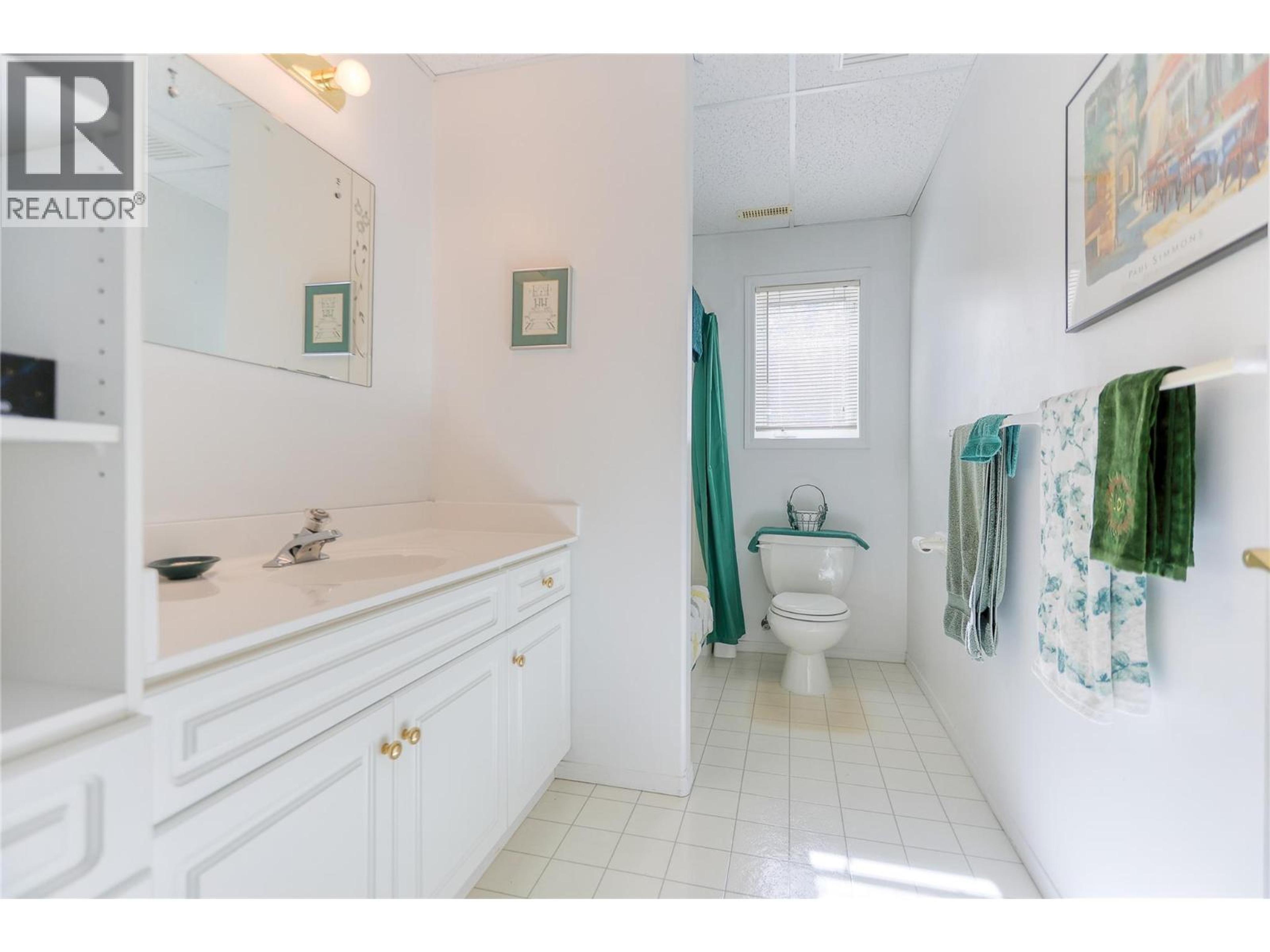 1495 VICTORIA AVENUE - 12