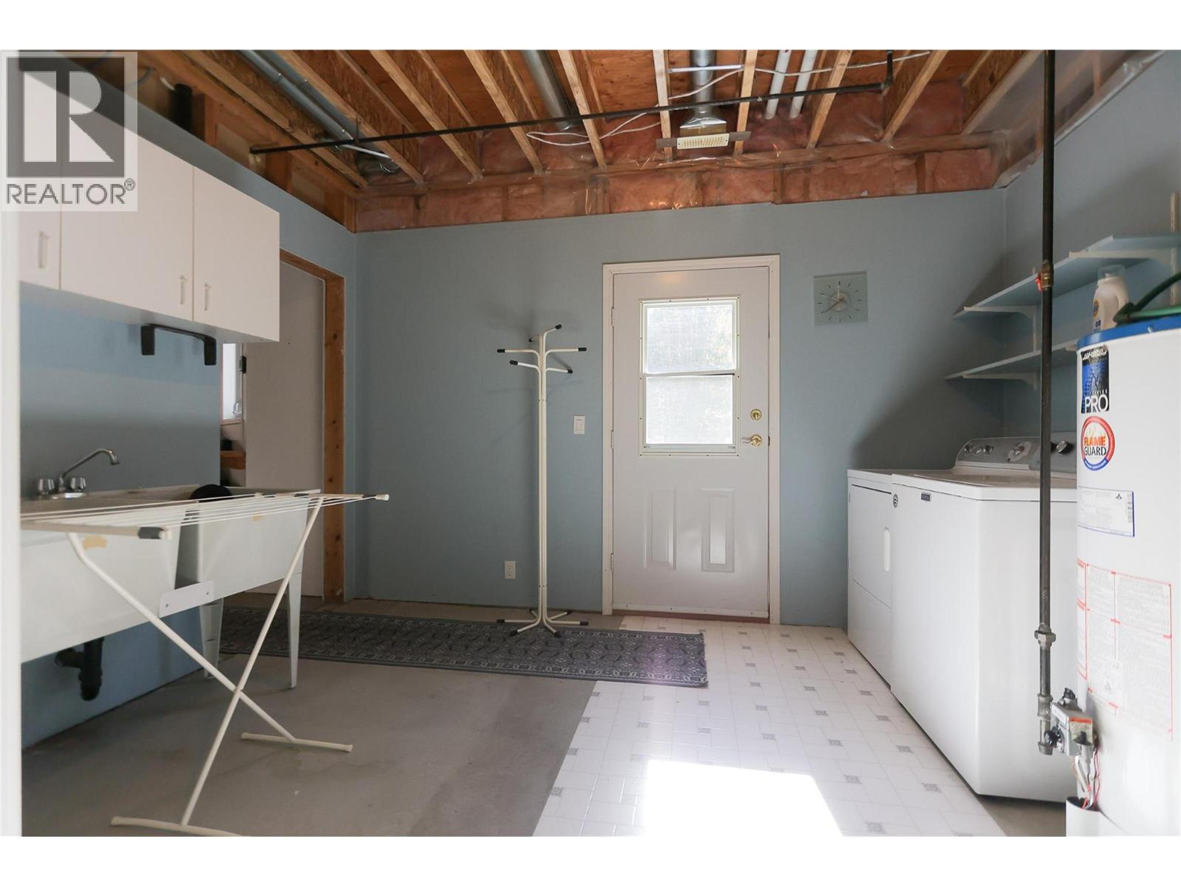 1495 VICTORIA AVENUE - 13