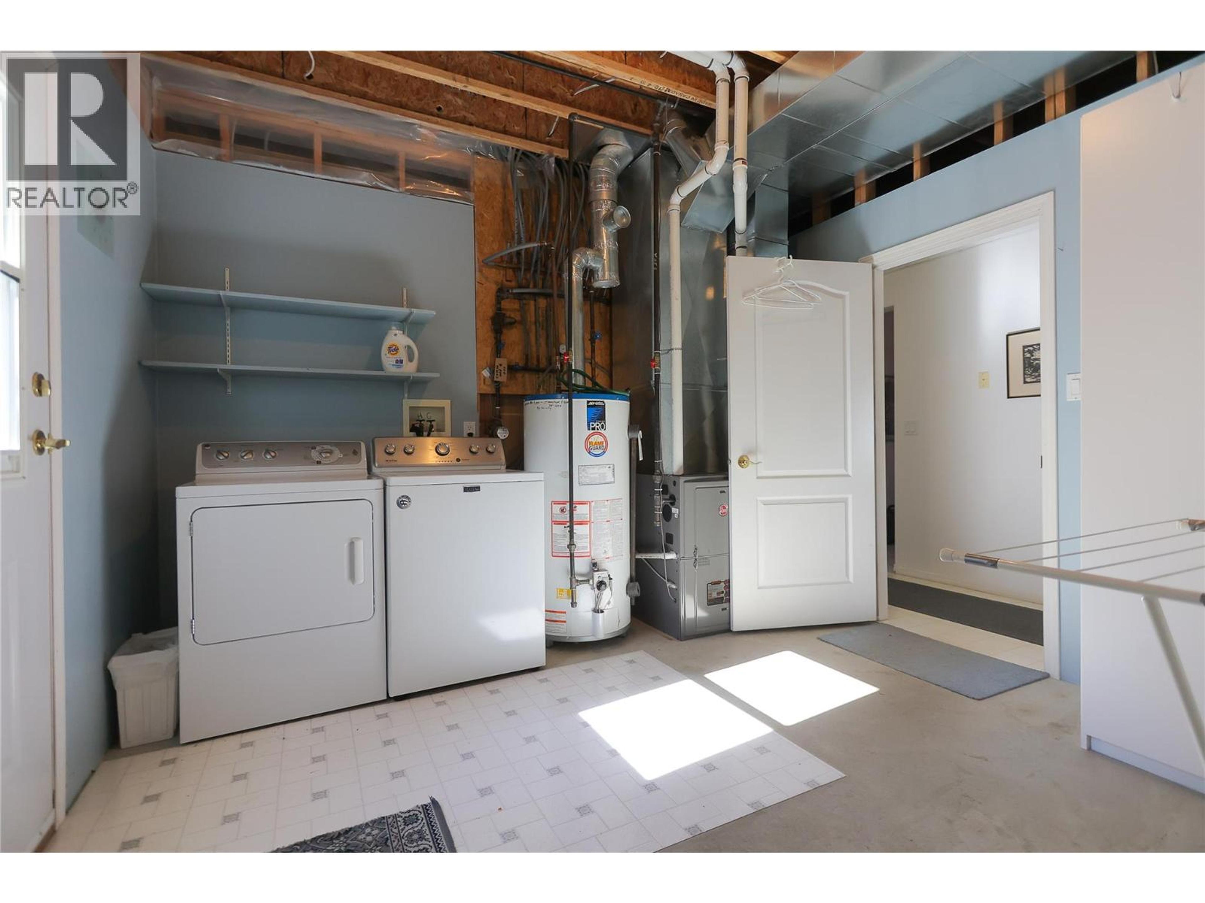 1495 VICTORIA AVENUE - 15