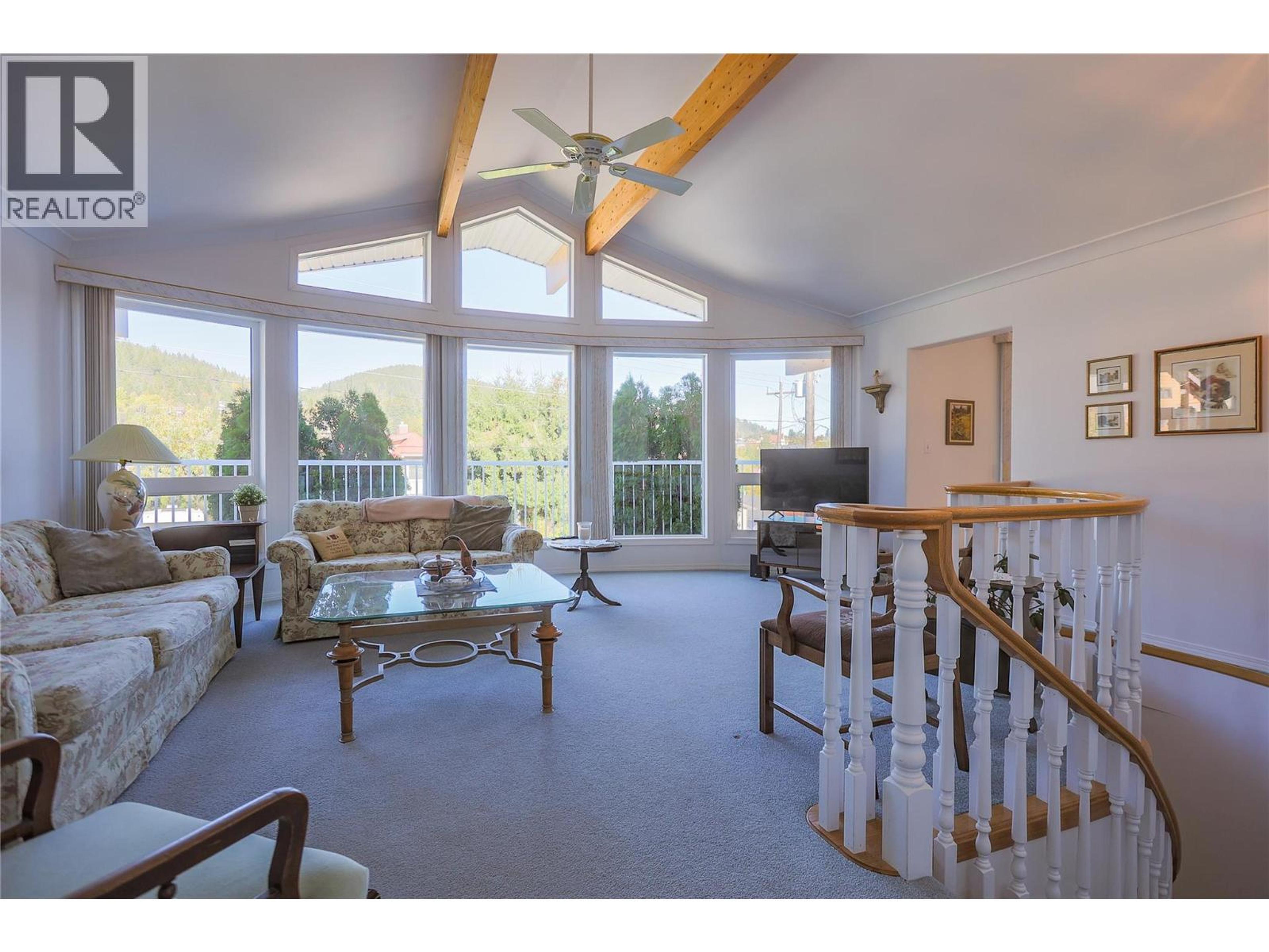 1495 VICTORIA AVENUE - 17