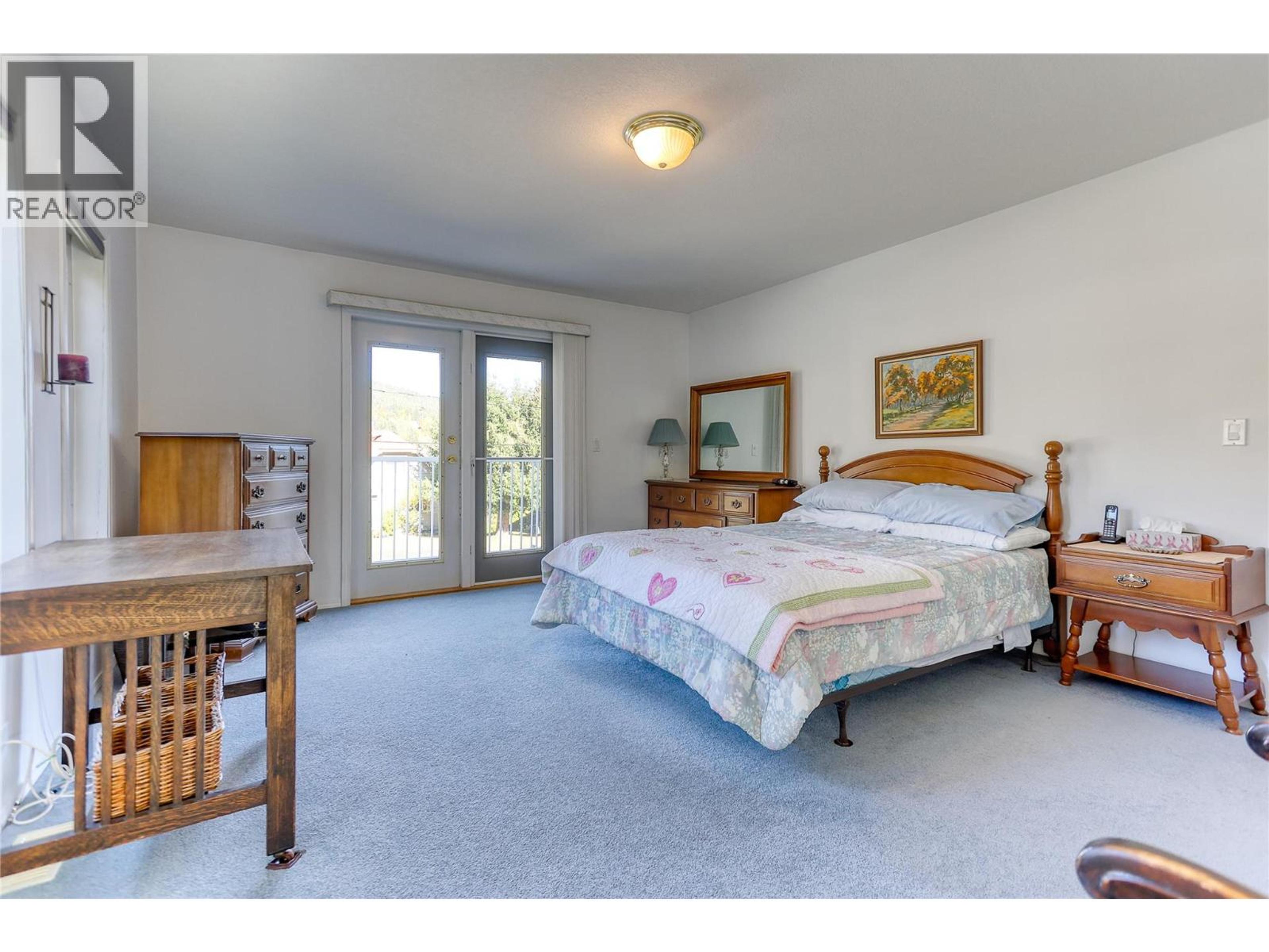 1495 VICTORIA AVENUE - 21