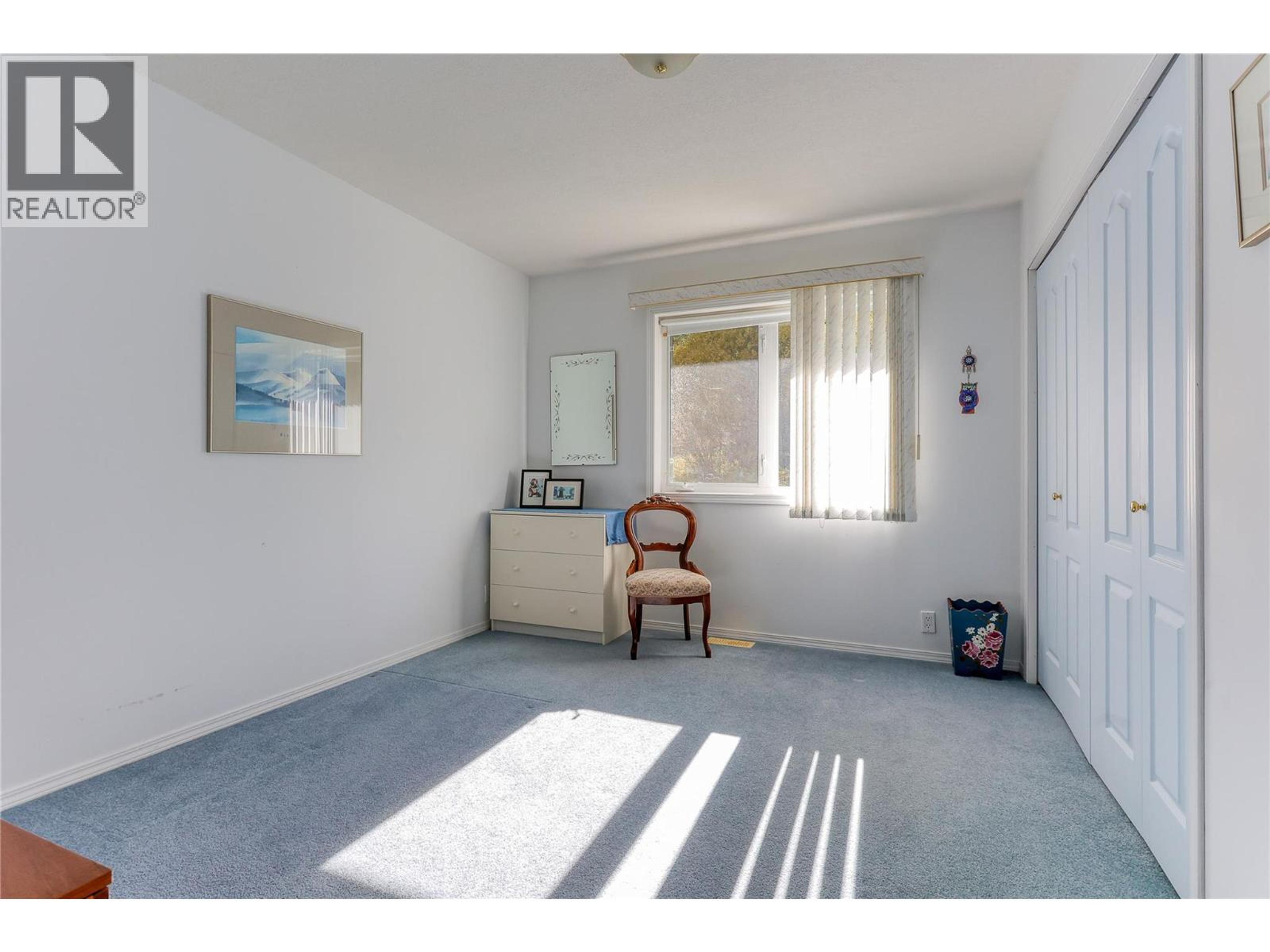 1495 VICTORIA AVENUE - 27