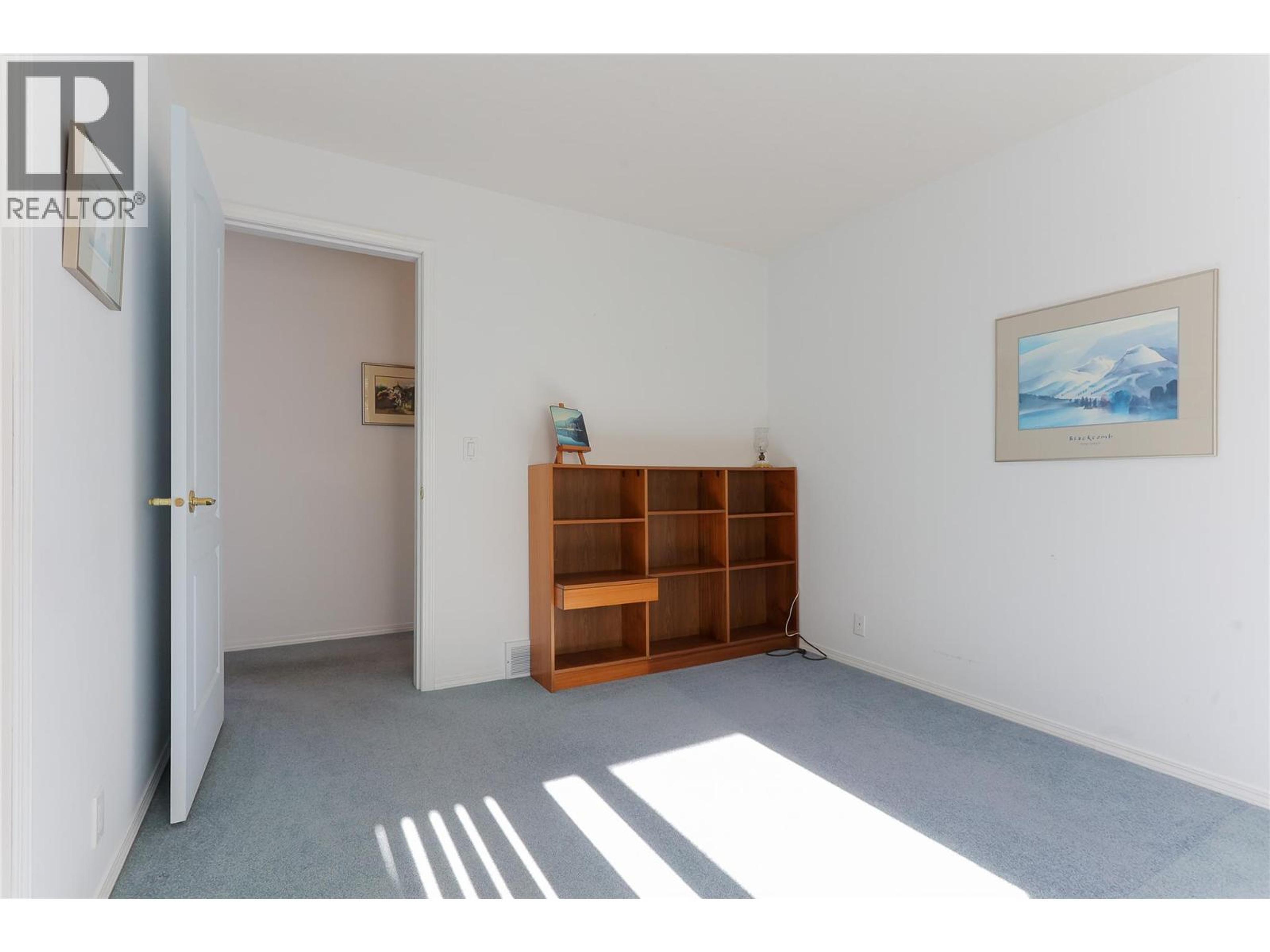 1495 VICTORIA AVENUE - 28