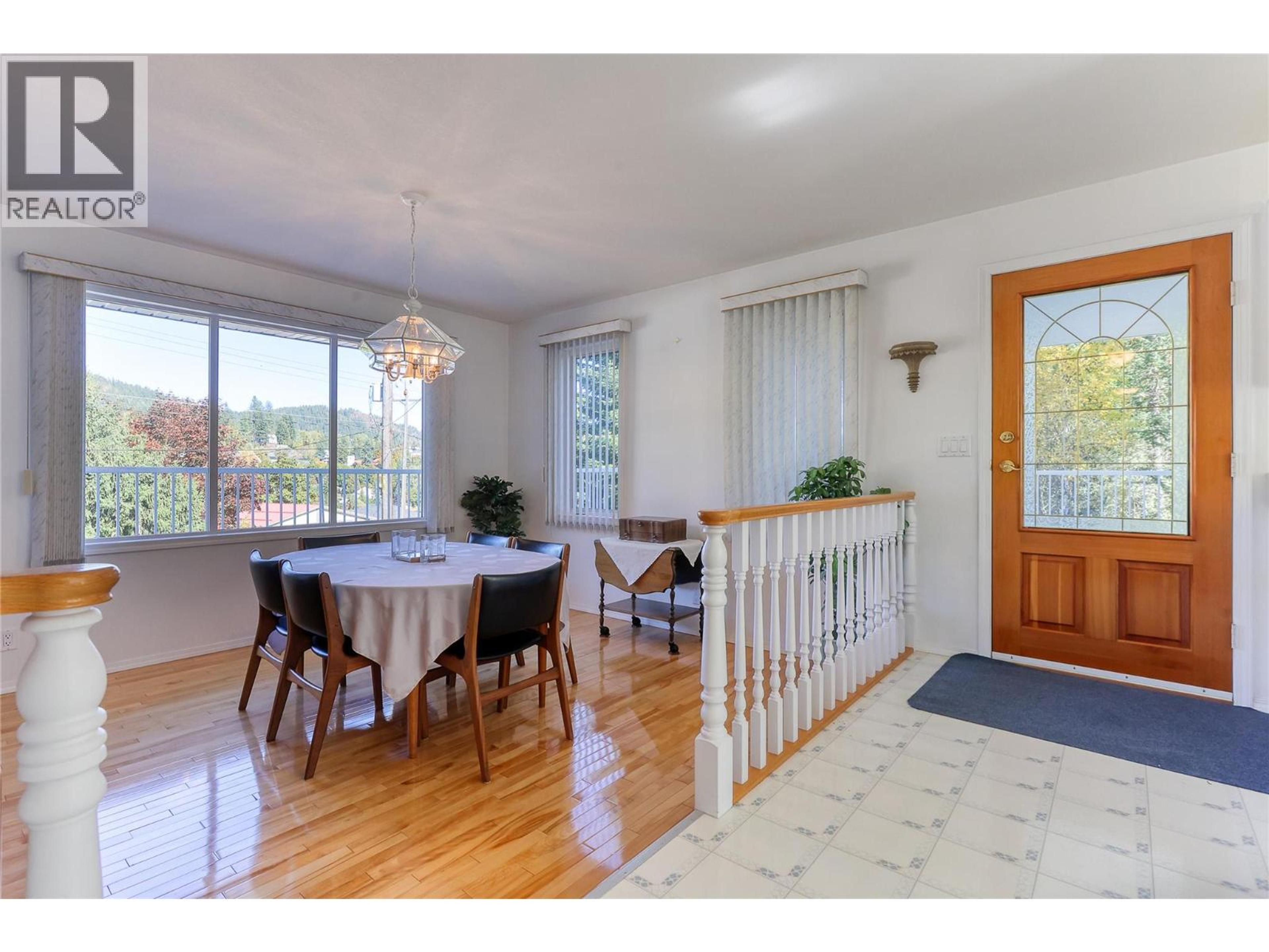 1495 VICTORIA AVENUE - 29