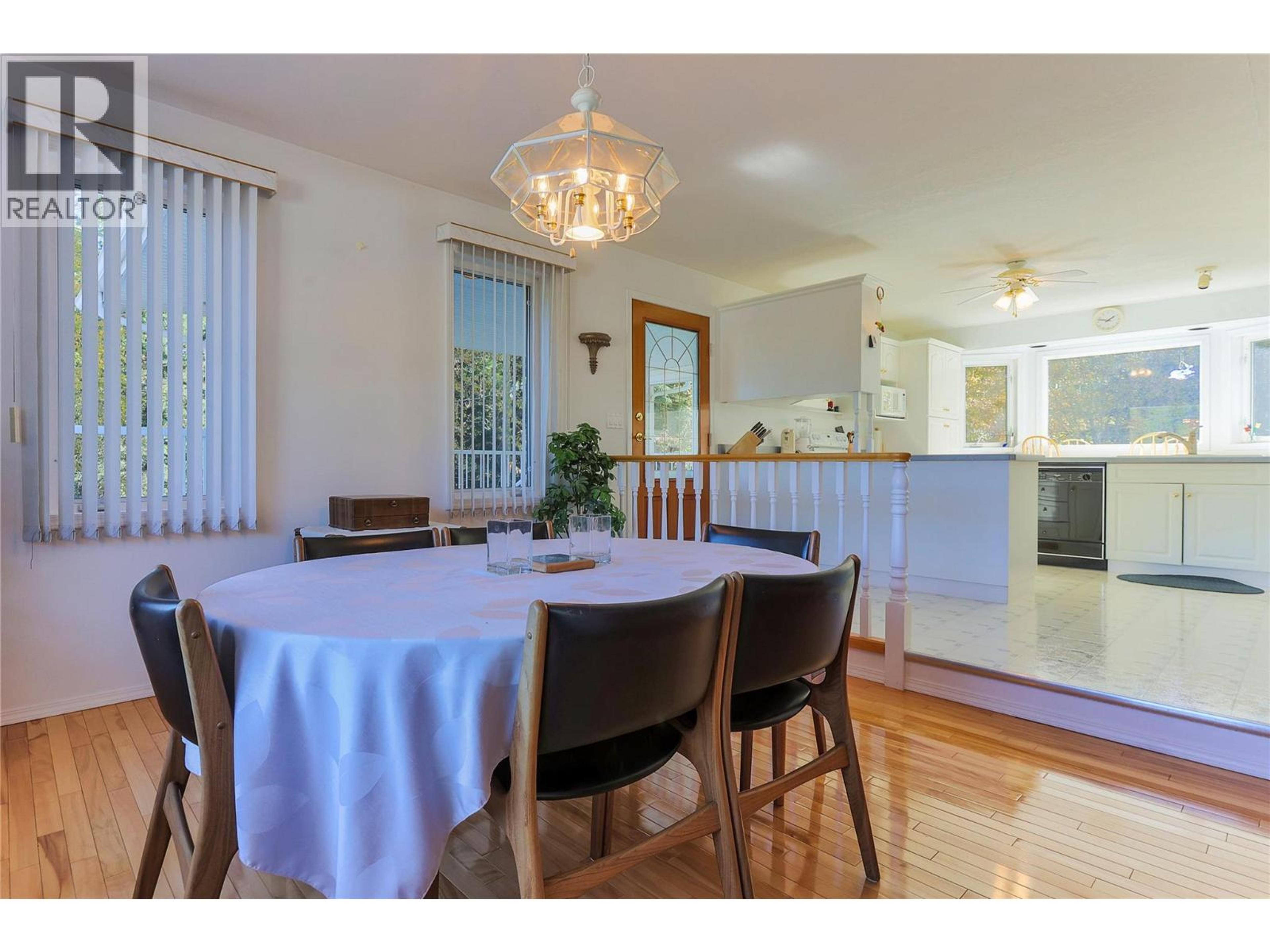 1495 VICTORIA AVENUE - 30