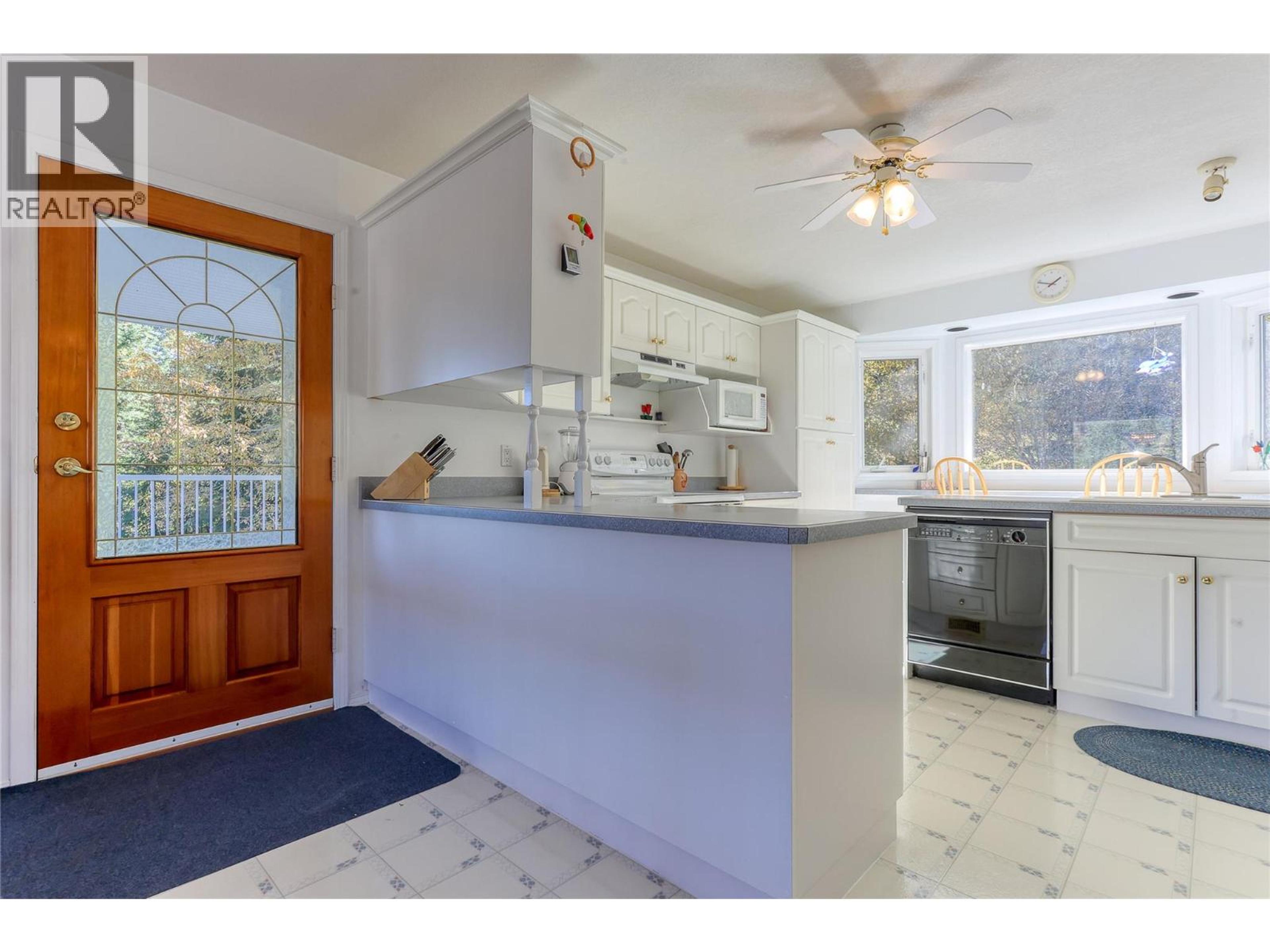 1495 VICTORIA AVENUE - 31