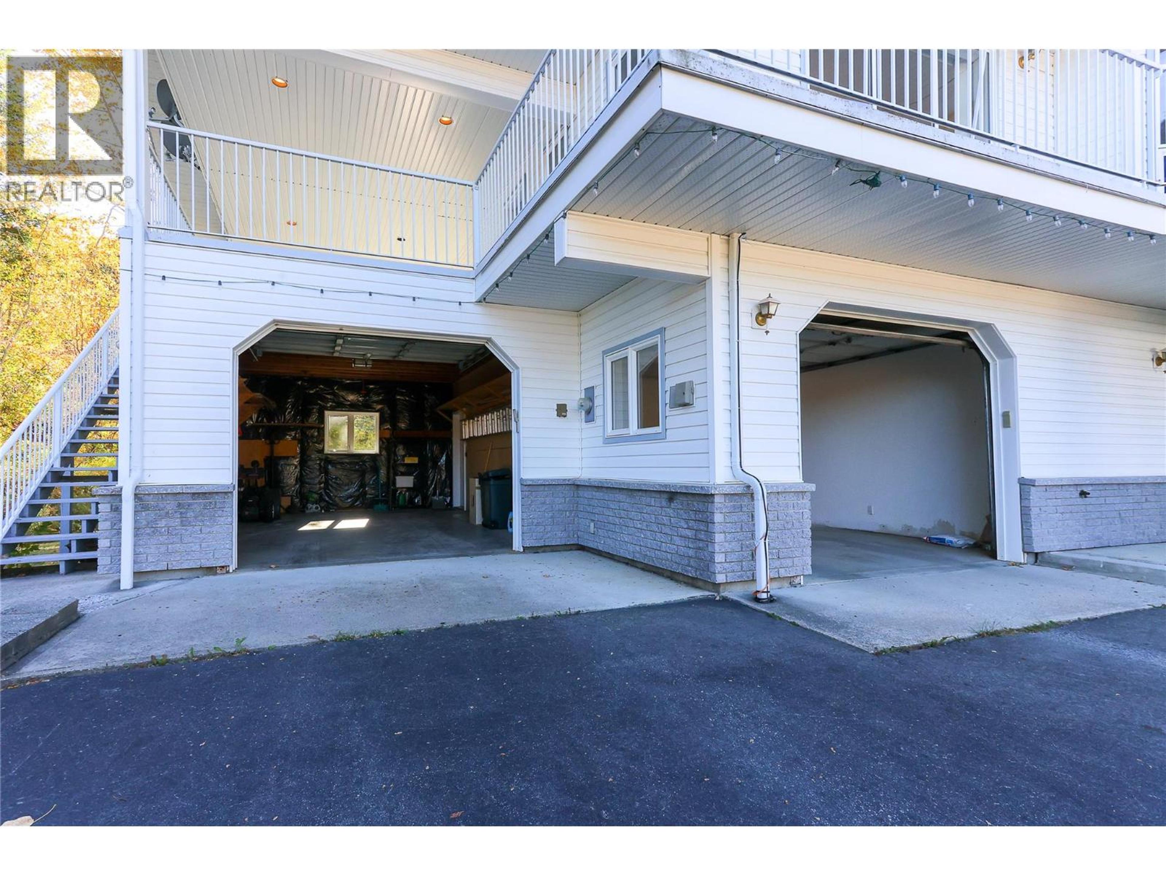 1495 VICTORIA AVENUE - 39