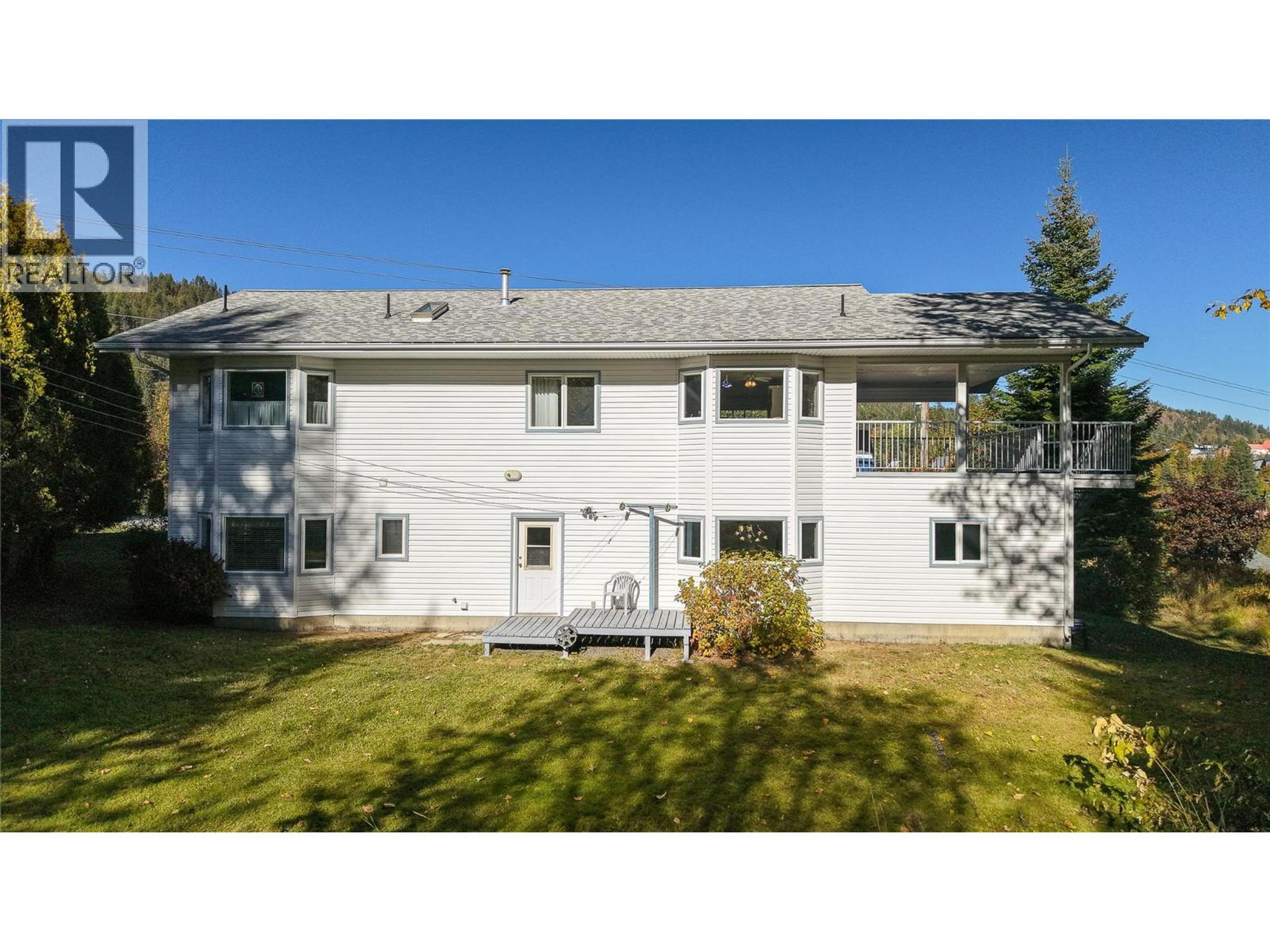 1495 VICTORIA AVENUE - 42