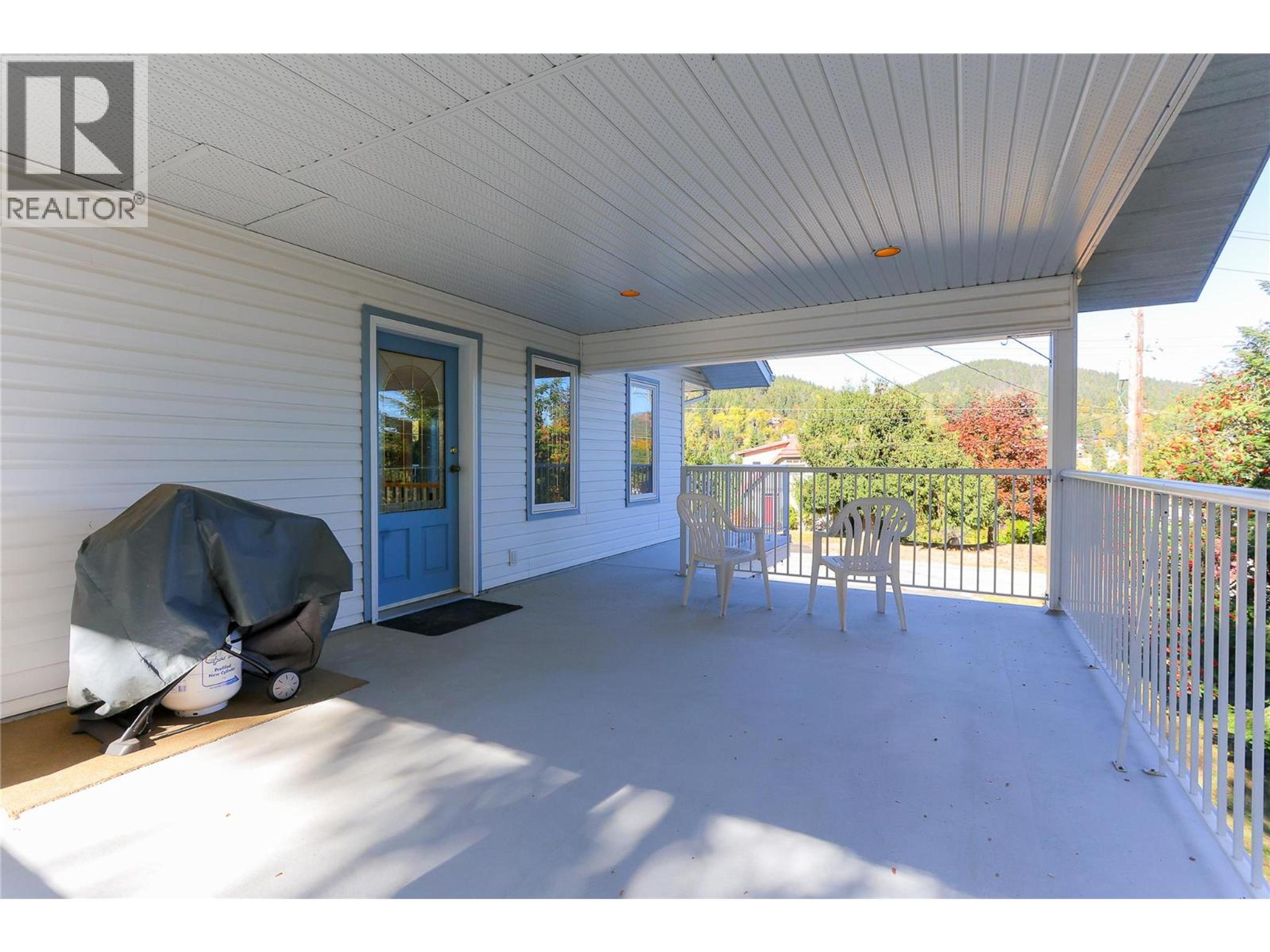 1495 VICTORIA AVENUE - 46