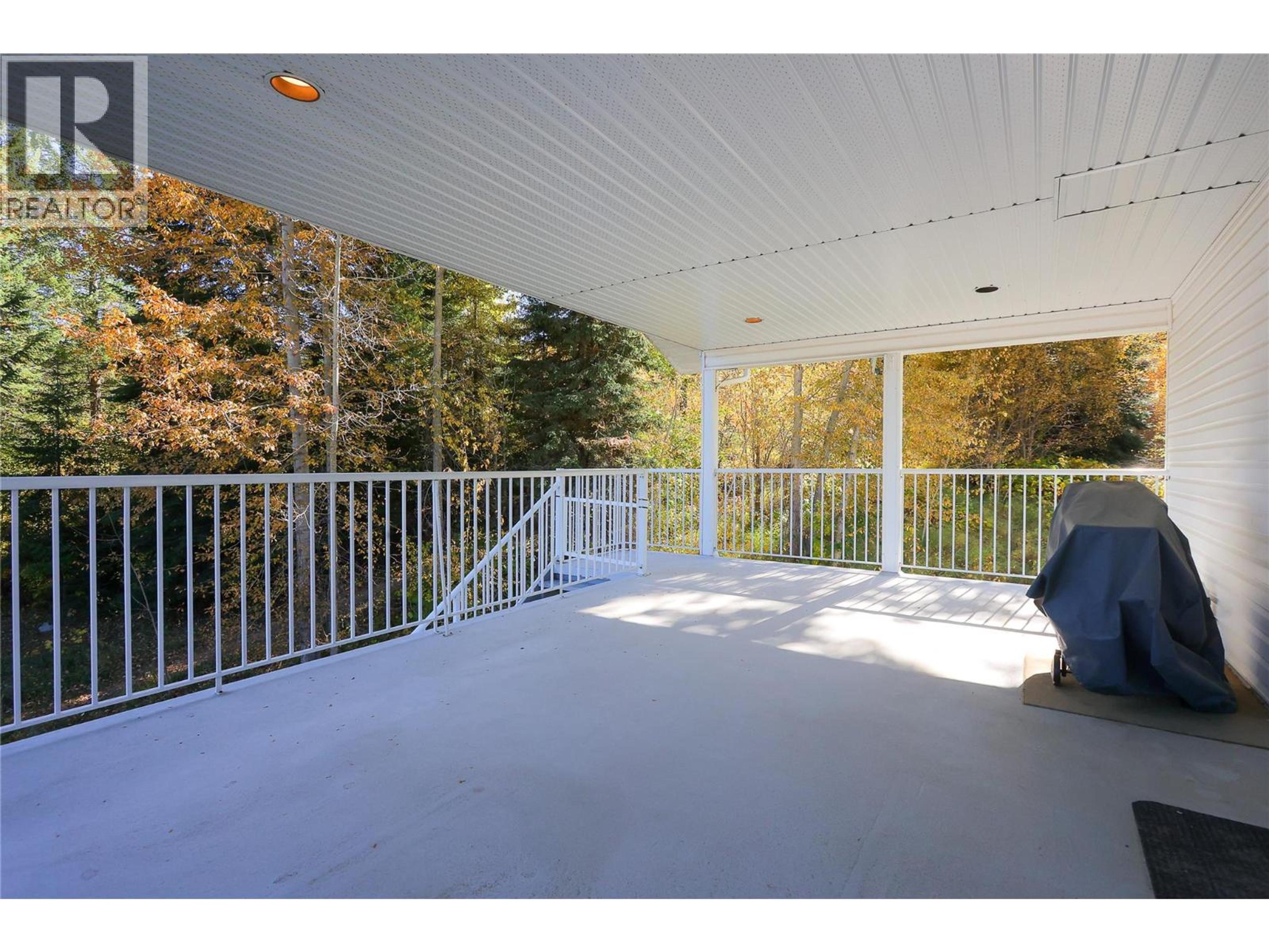 1495 VICTORIA AVENUE - 47